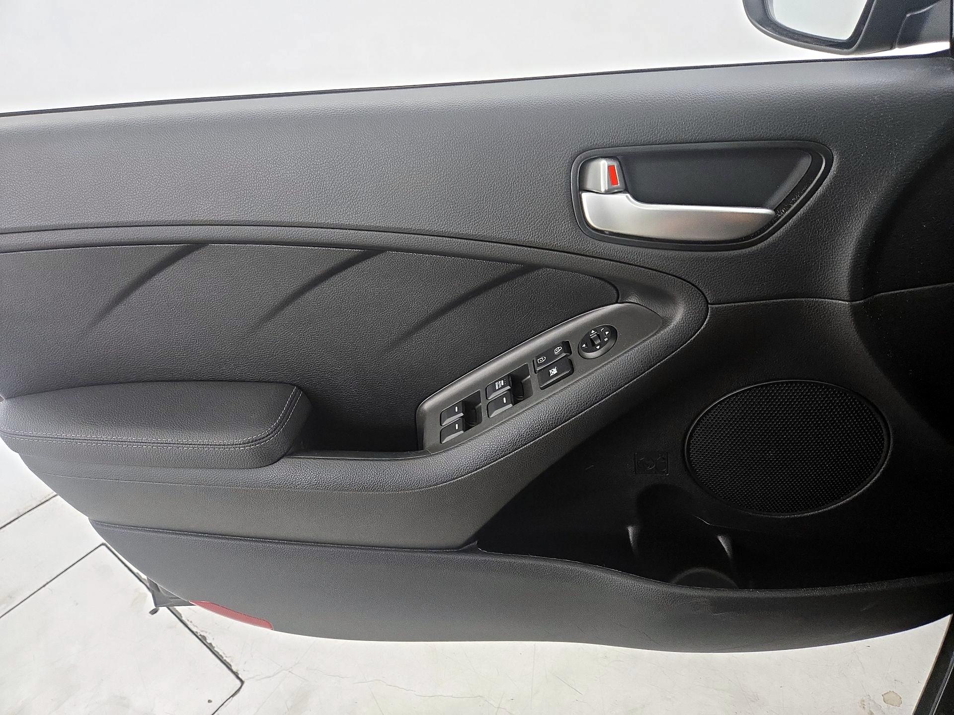 Thumbnail: 2018 Kia Forte - 12