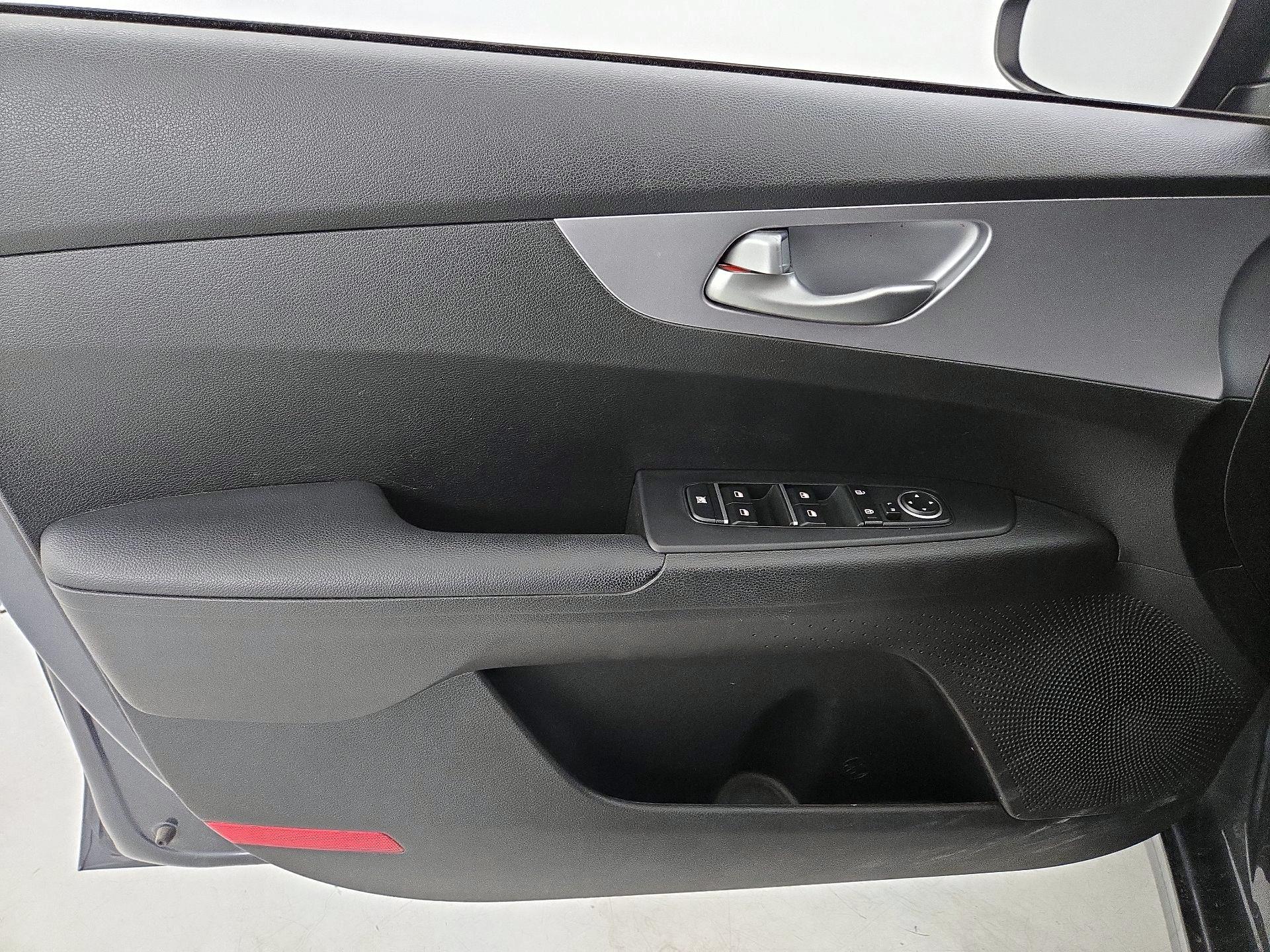 Thumbnail: 2023 Kia Forte - 12