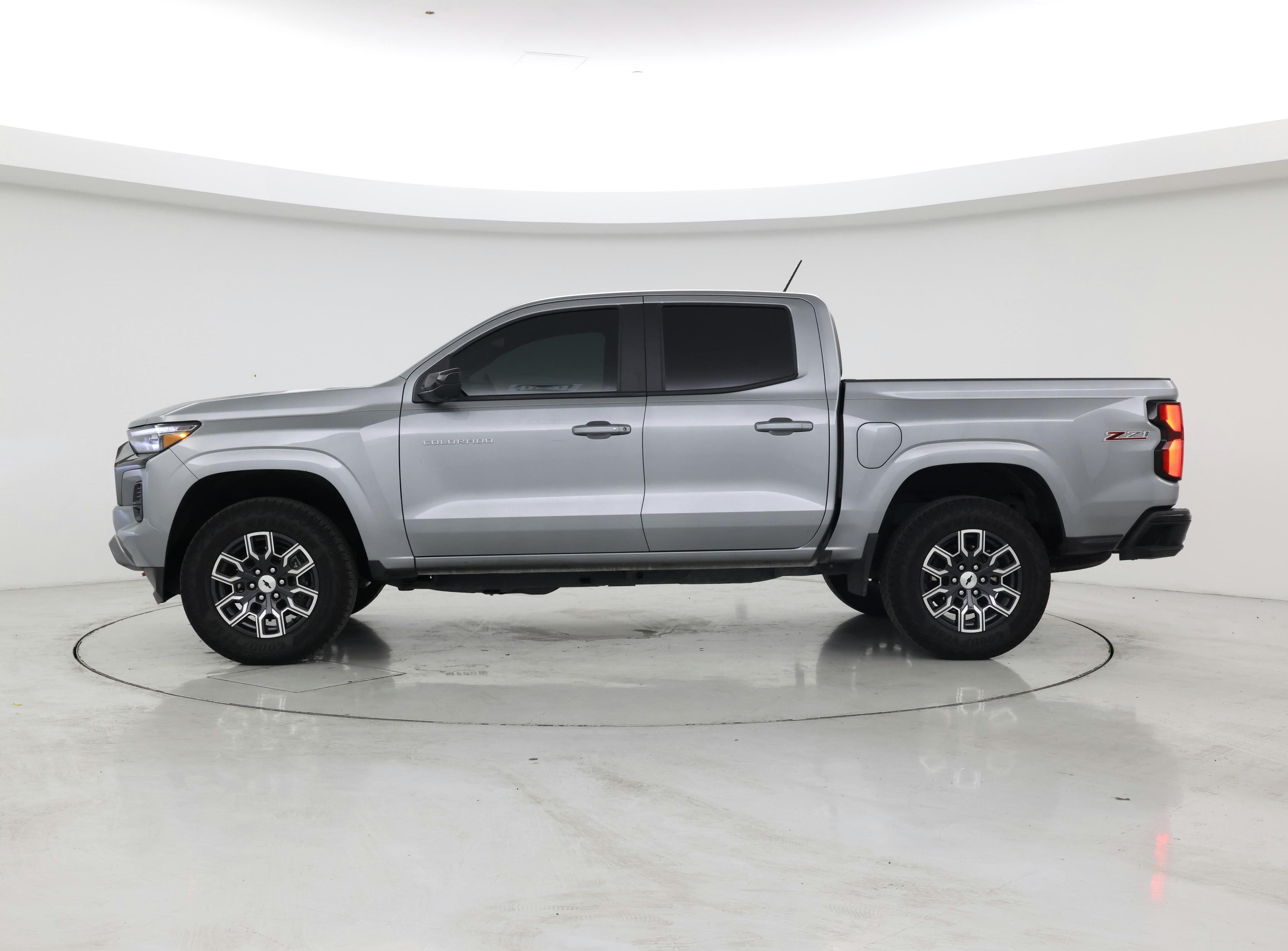 Thumbnail: 2023 Chevrolet Colorado - 3