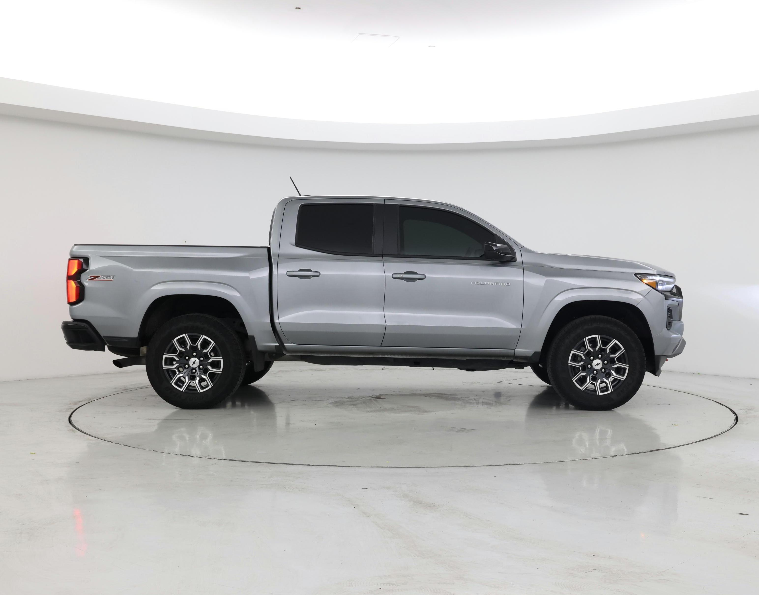 Thumbnail: 2023 Chevrolet Colorado - 7