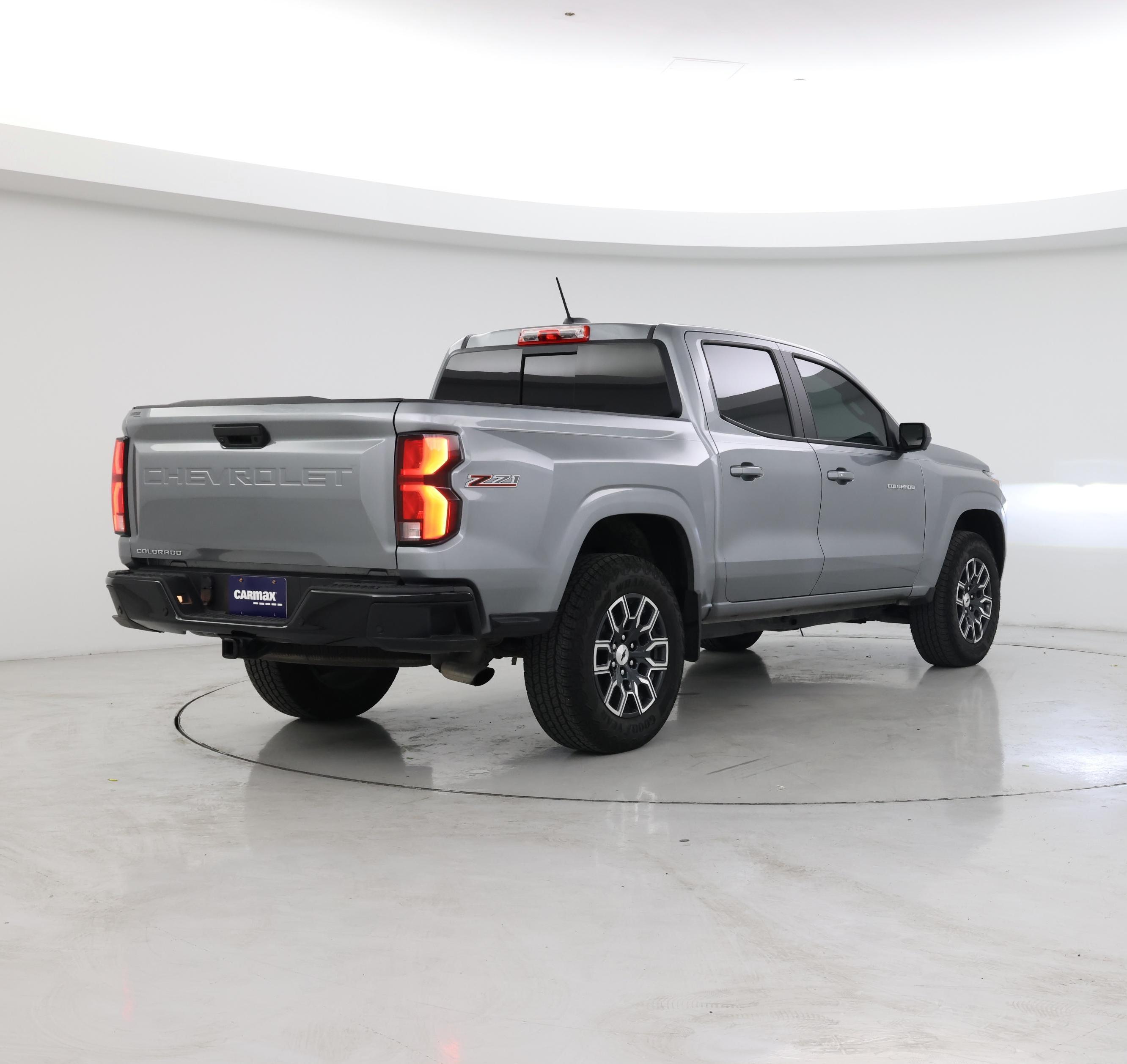 Thumbnail: 2023 Chevrolet Colorado - 8