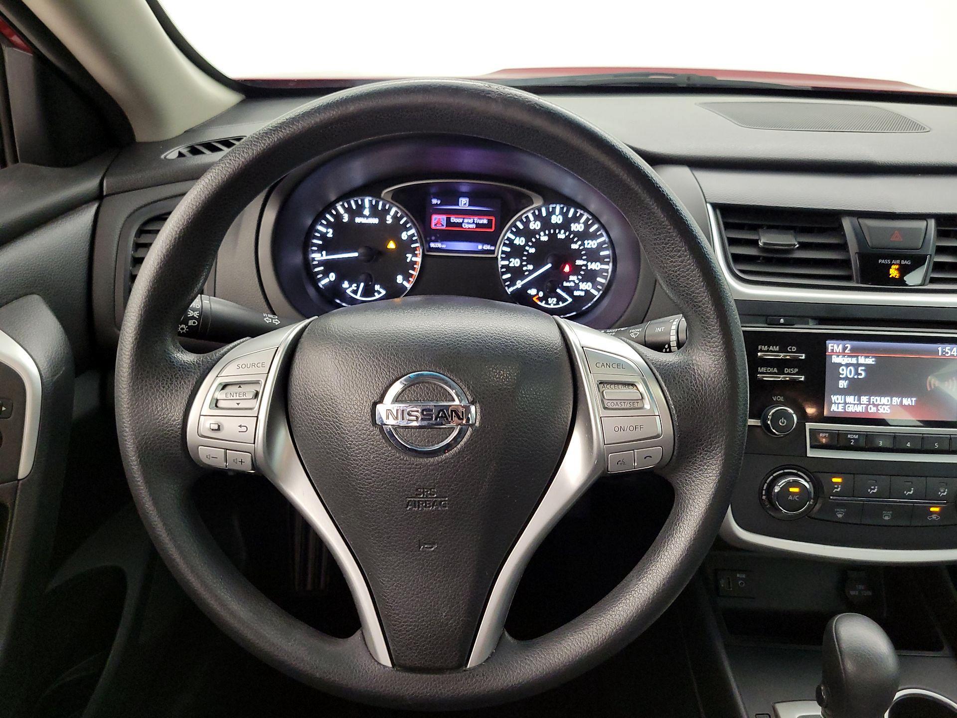 Thumbnail: 2017 Nissan Altima - 10