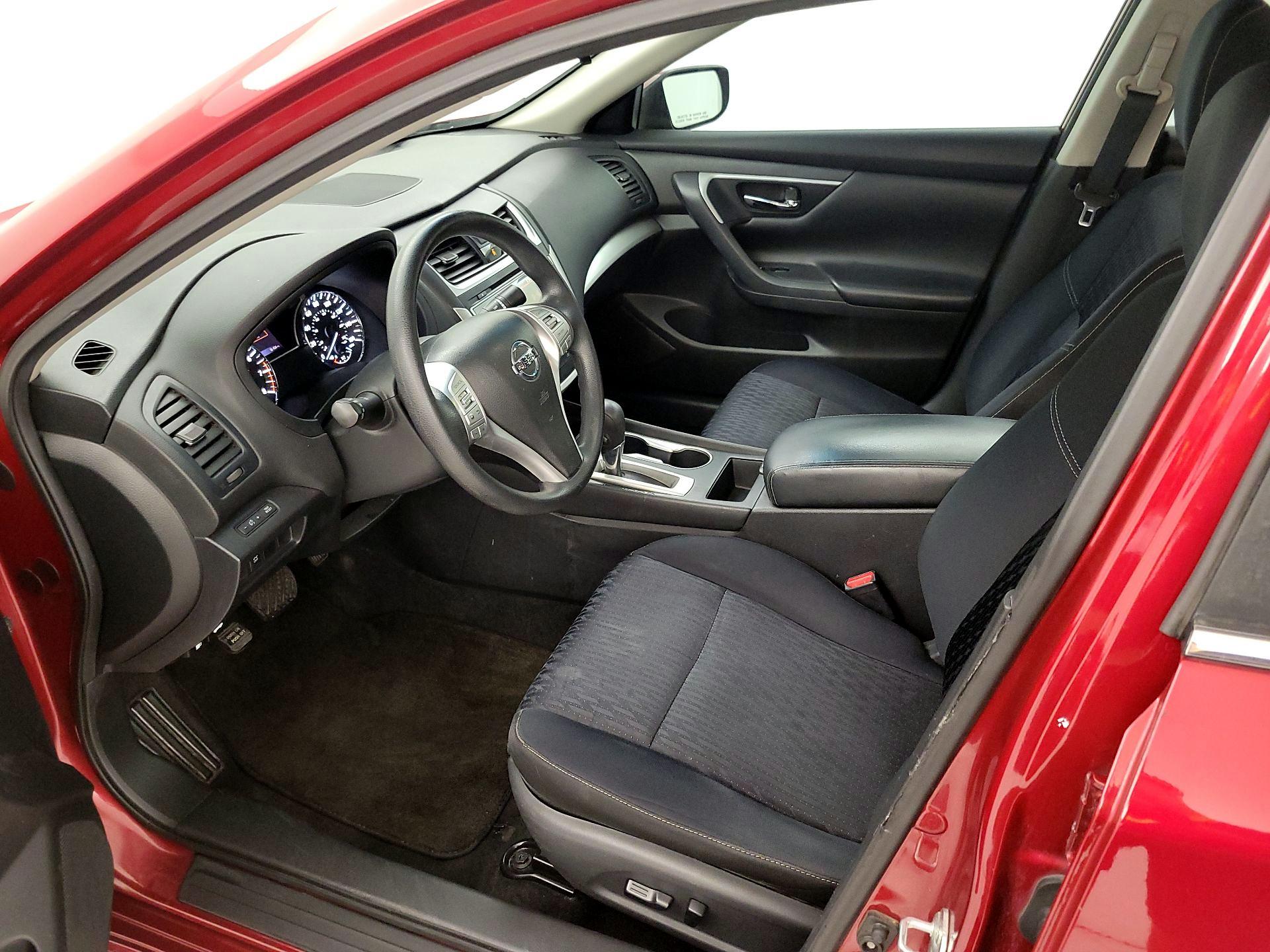 Thumbnail: 2017 Nissan Altima - 11