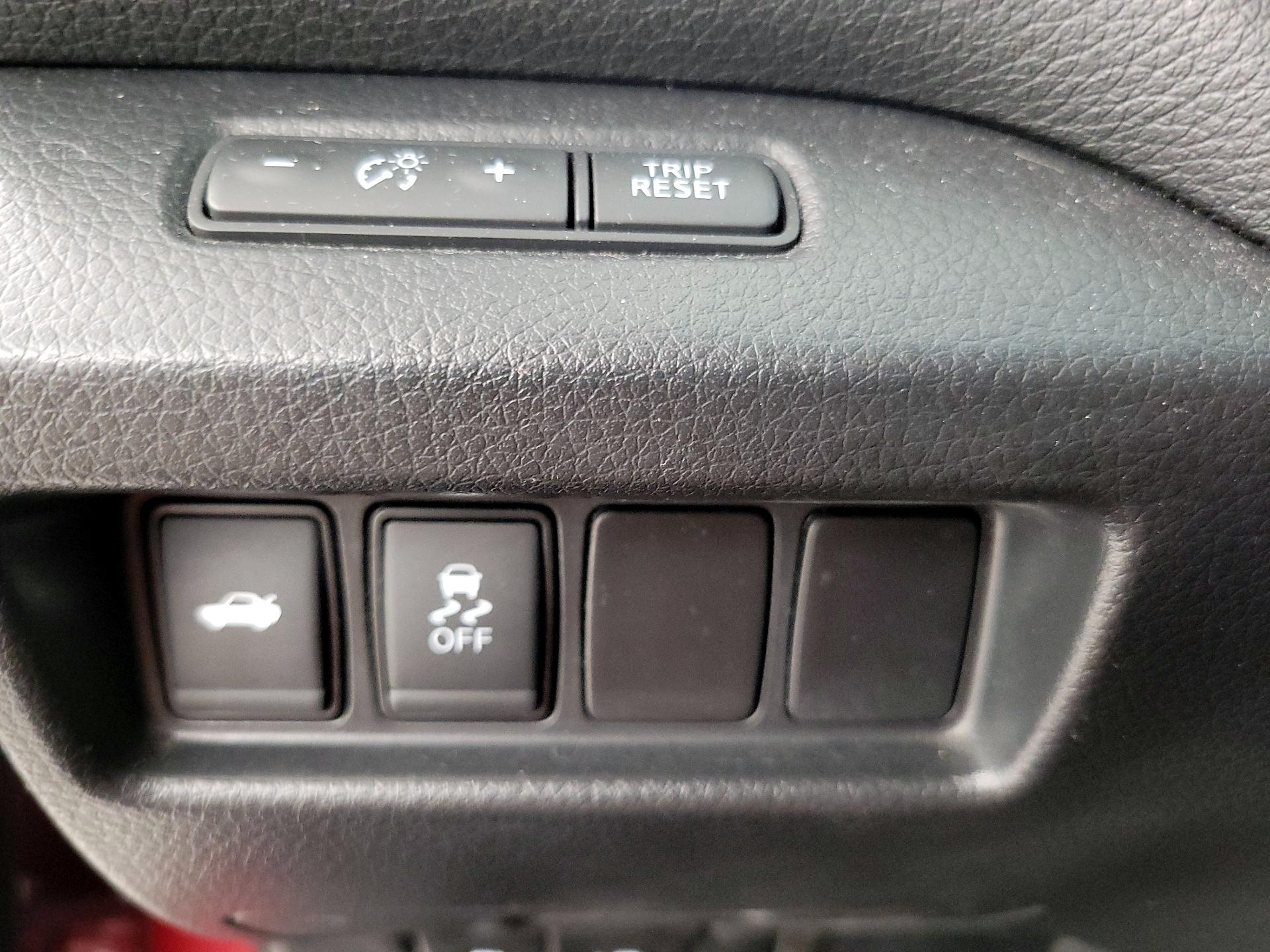 Thumbnail: 2017 Nissan Altima - 13