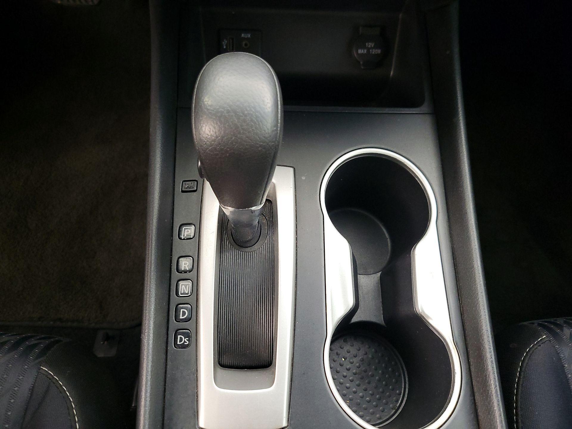 Thumbnail: 2017 Nissan Altima - 17