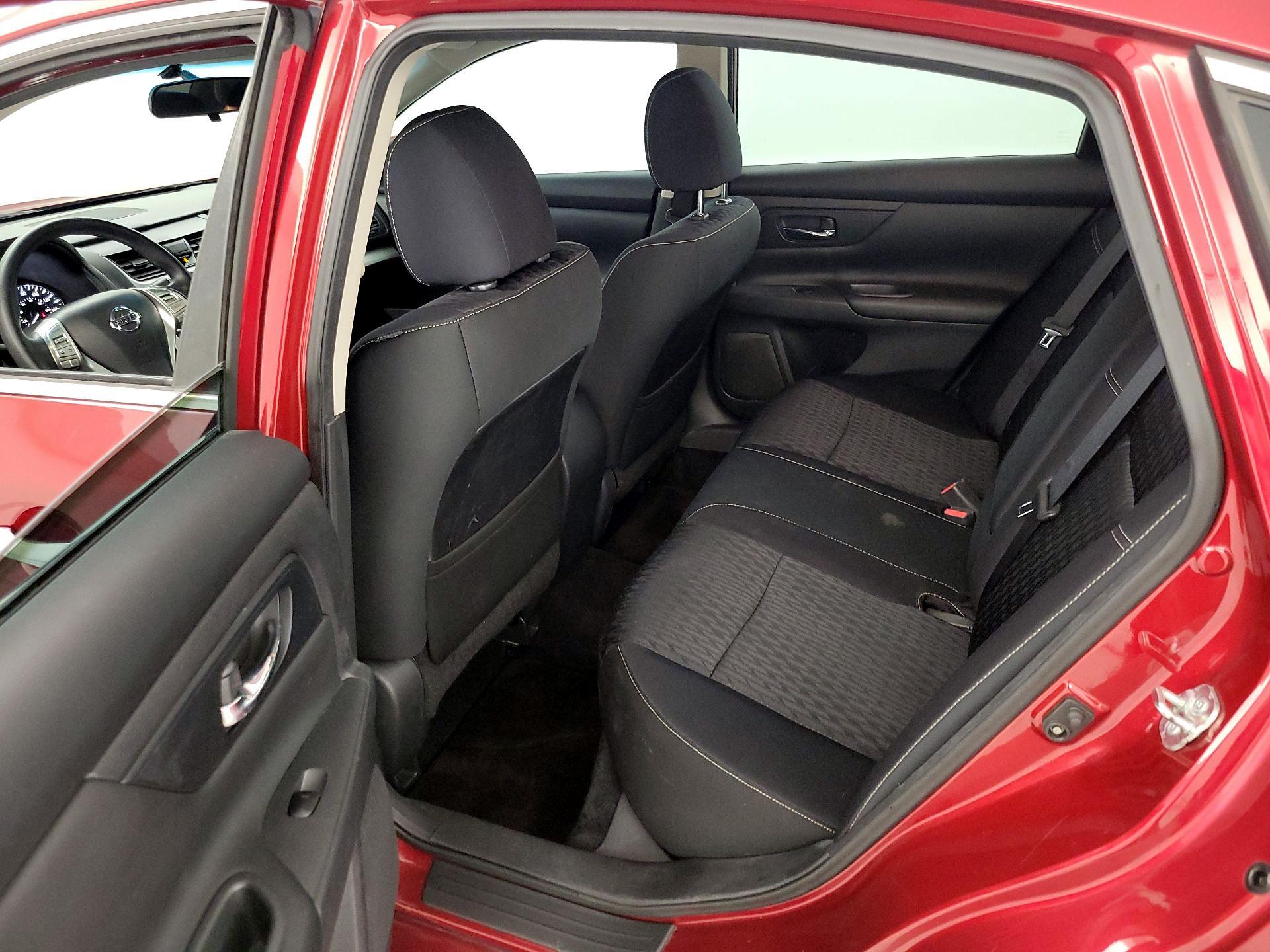 Thumbnail: 2017 Nissan Altima - 19