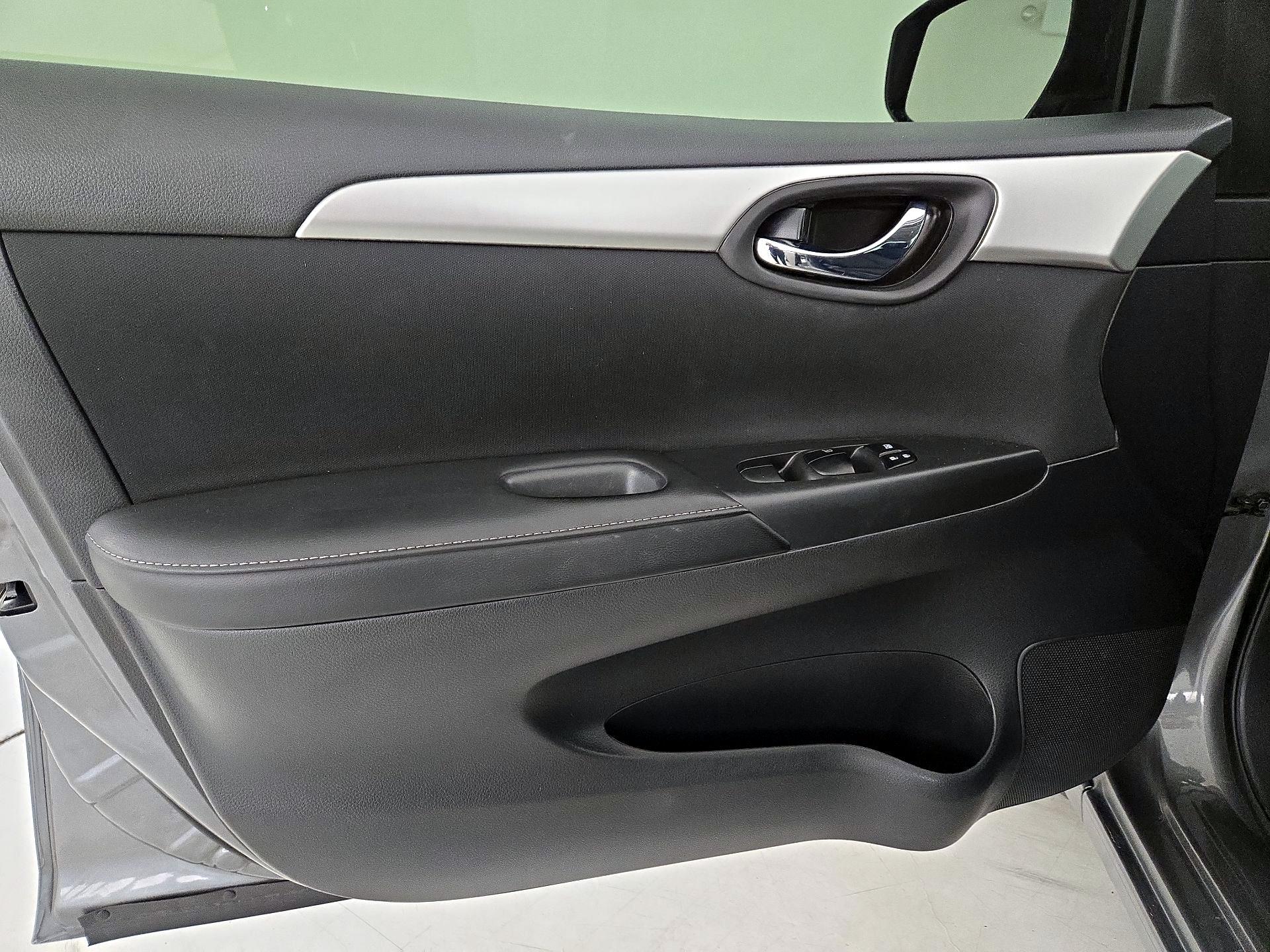 Thumbnail: 2019 Nissan Sentra - 12