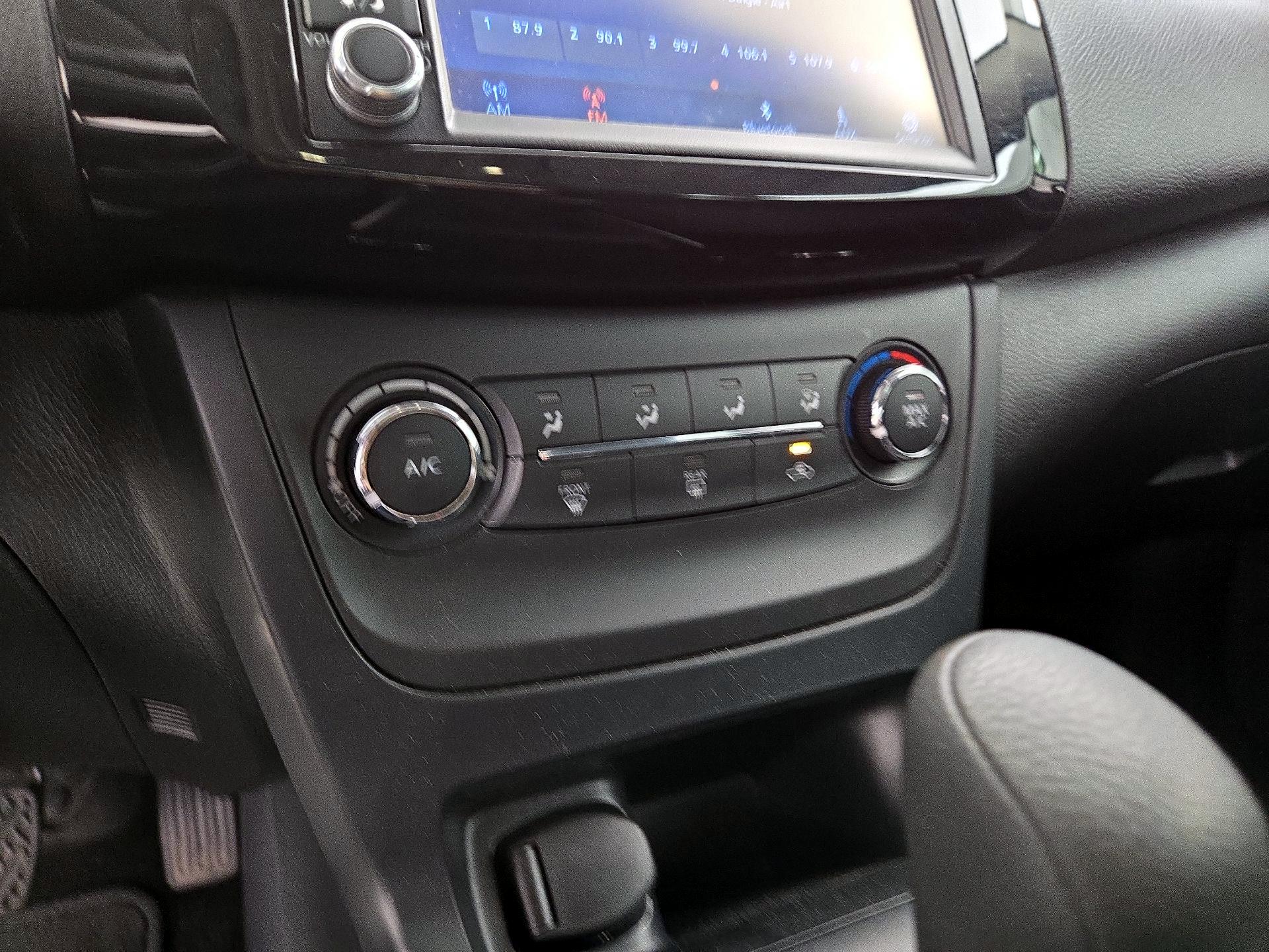 Thumbnail: 2019 Nissan Sentra - 16