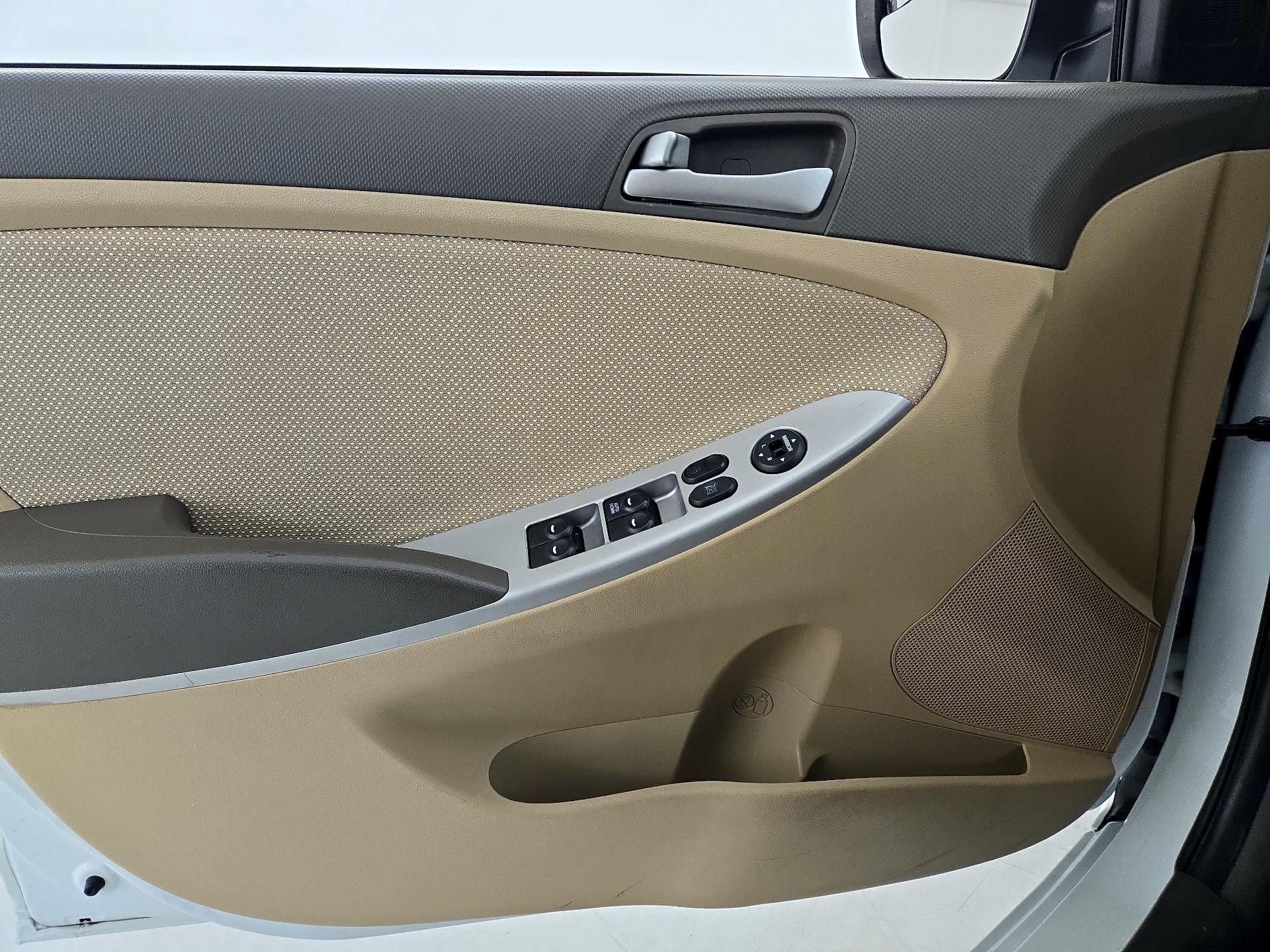 Thumbnail: 2014 Hyundai Accent - 12