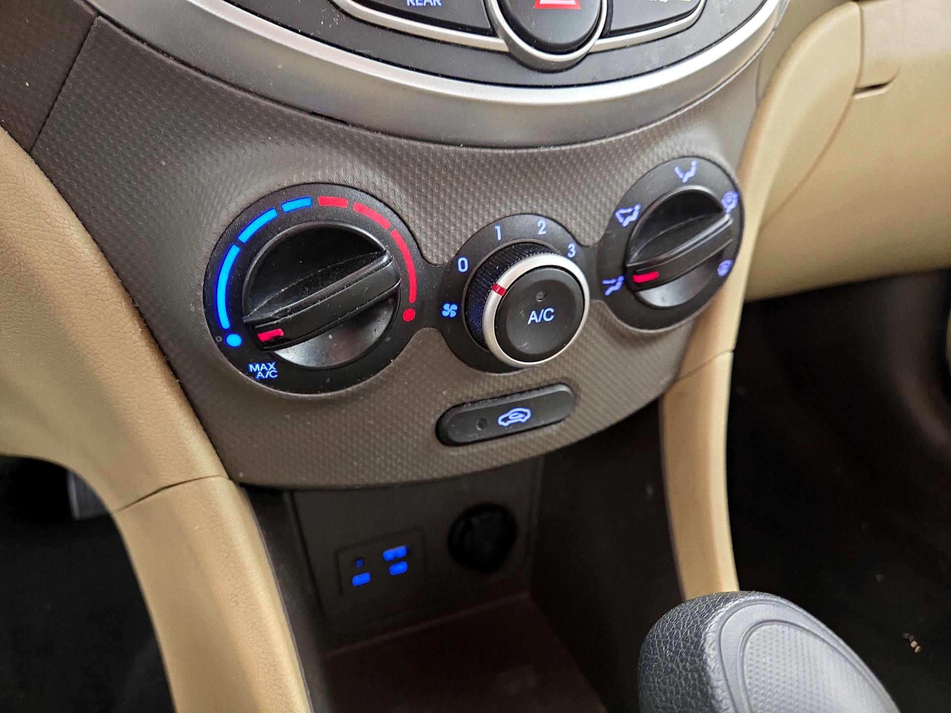 Thumbnail: 2014 Hyundai Accent - 15