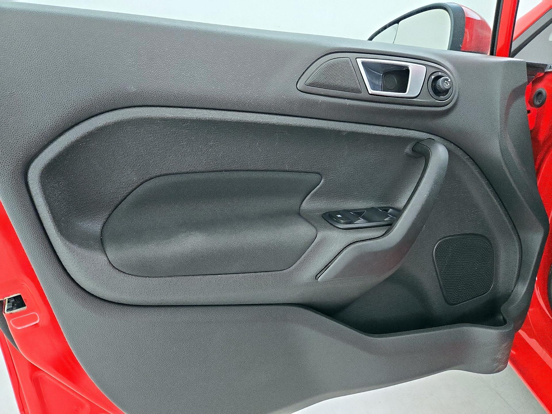 Thumbnail: 2014 Ford Fiesta - 12