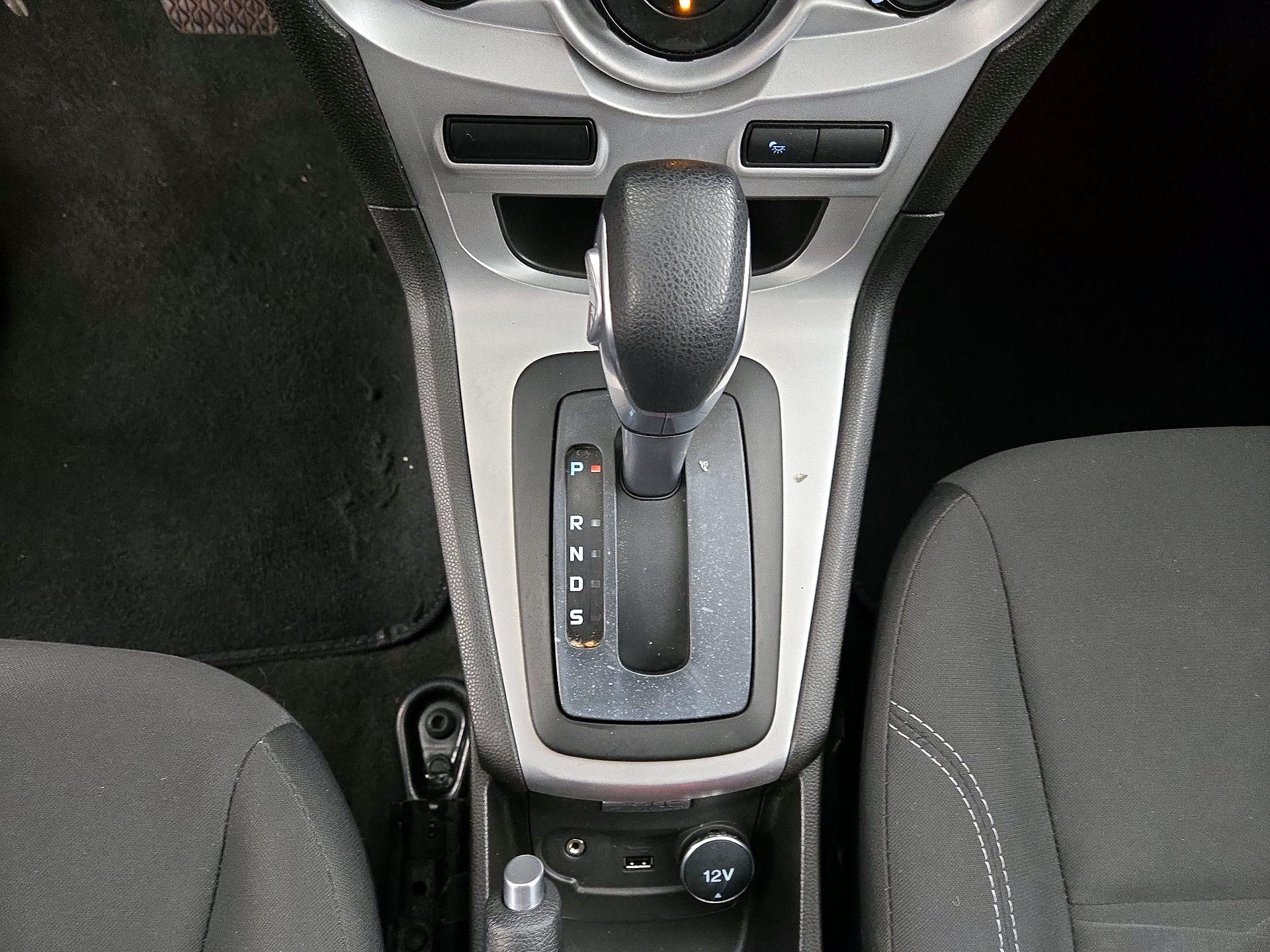 Thumbnail: 2014 Ford Fiesta - 16