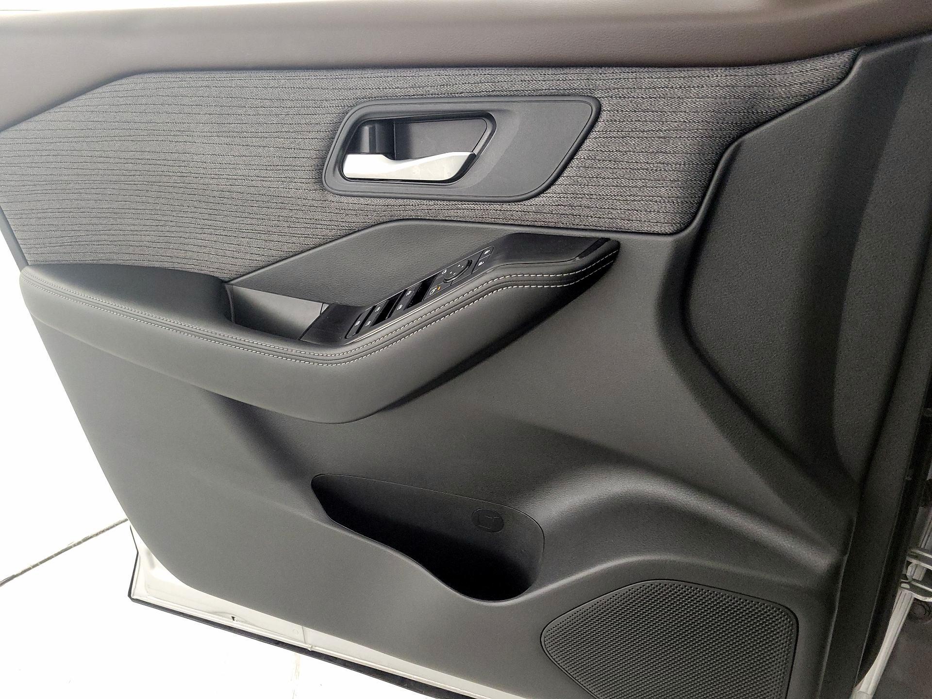 Thumbnail: 2023 Nissan Rogue - 12