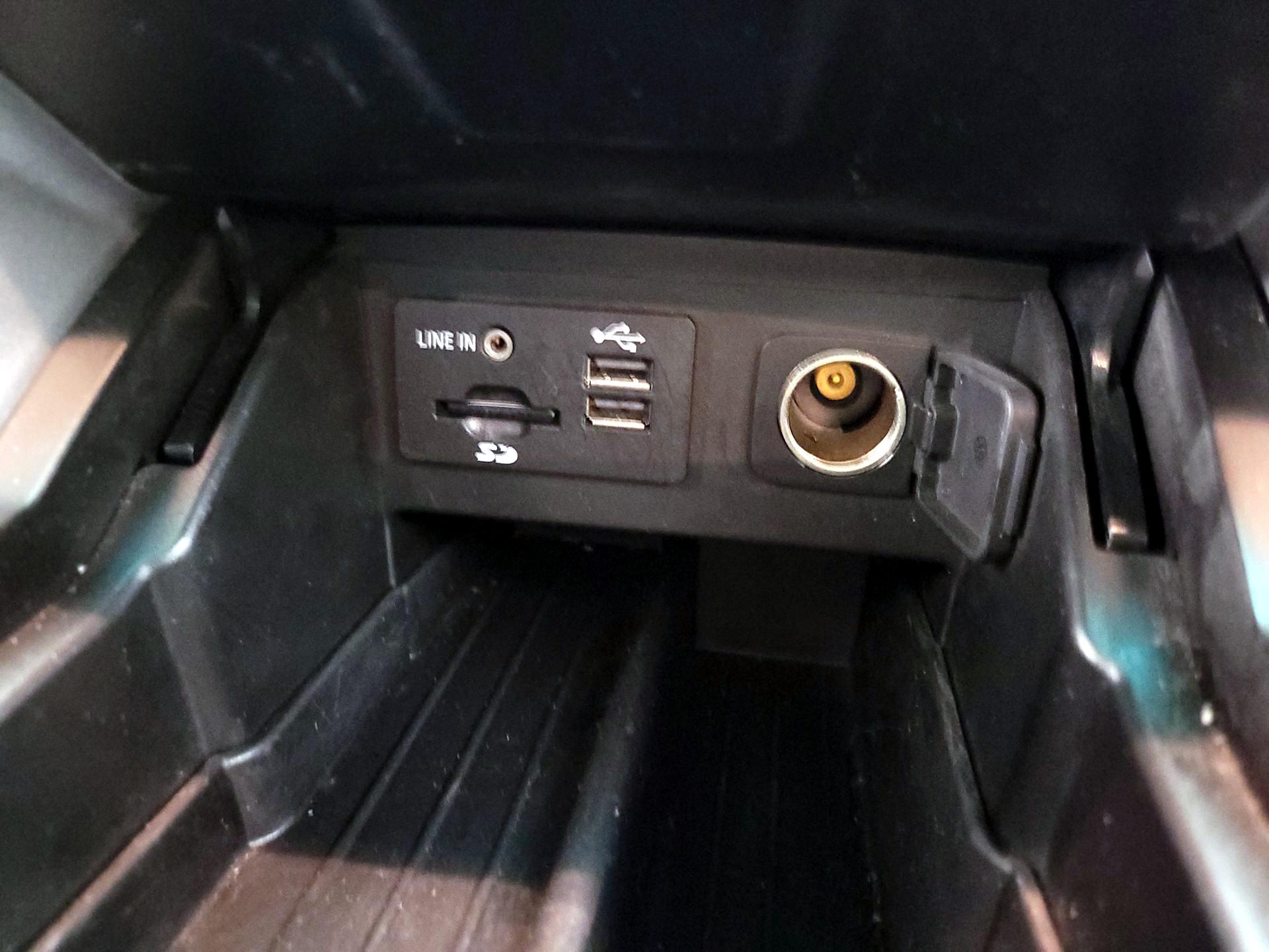 Thumbnail: 2015 Ford Explorer - 17