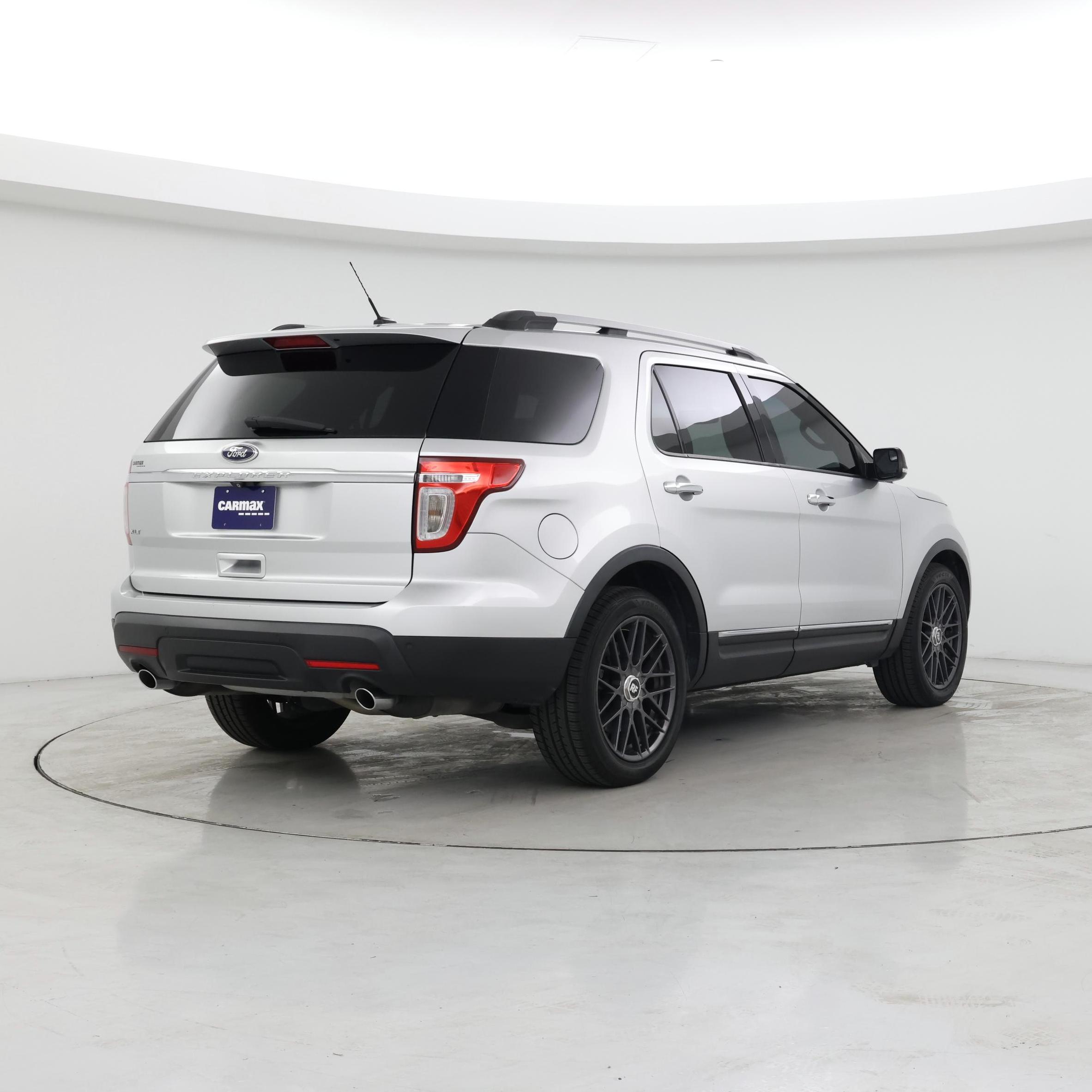 Thumbnail: 2015 Ford Explorer - 8