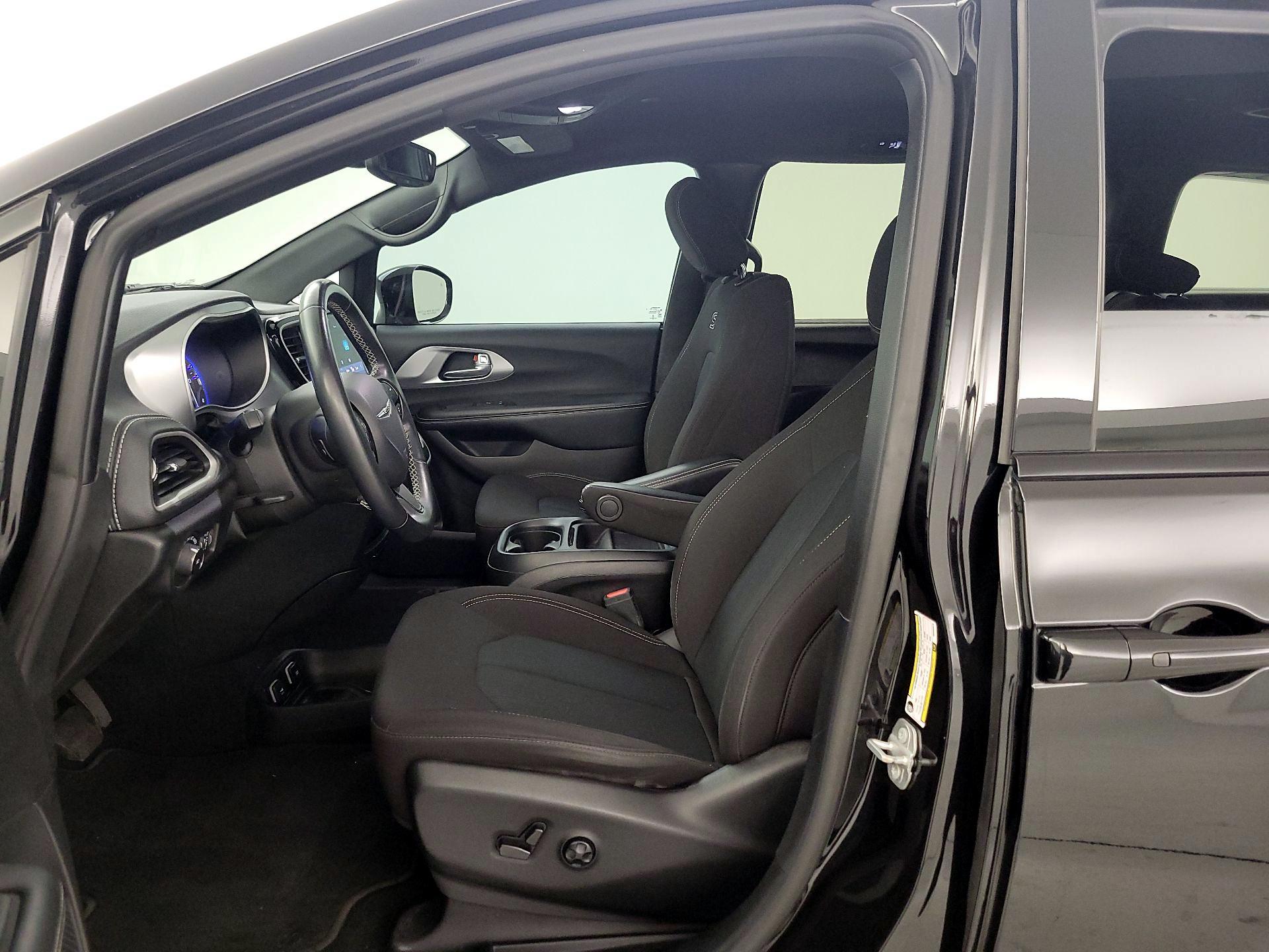 Thumbnail: 2021 Chrysler Pacifica - 11