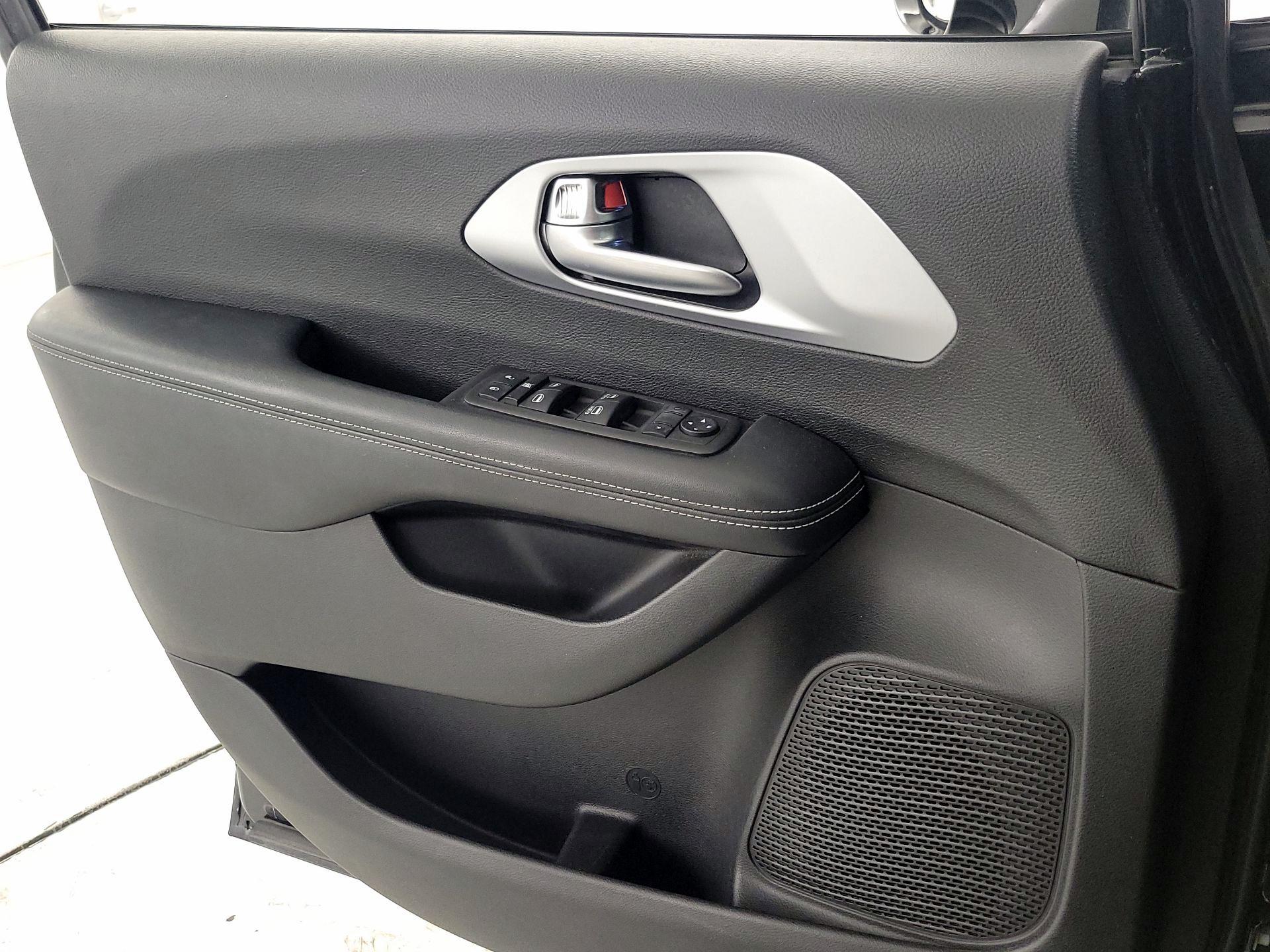 Thumbnail: 2021 Chrysler Pacifica - 12