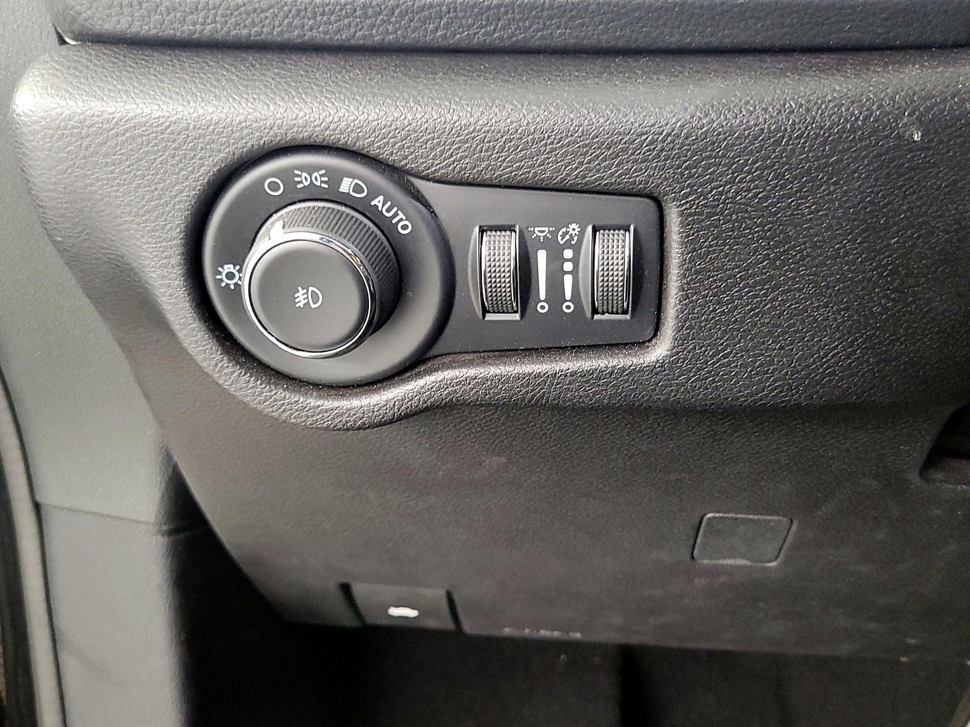 Thumbnail: 2021 Chrysler Pacifica - 13