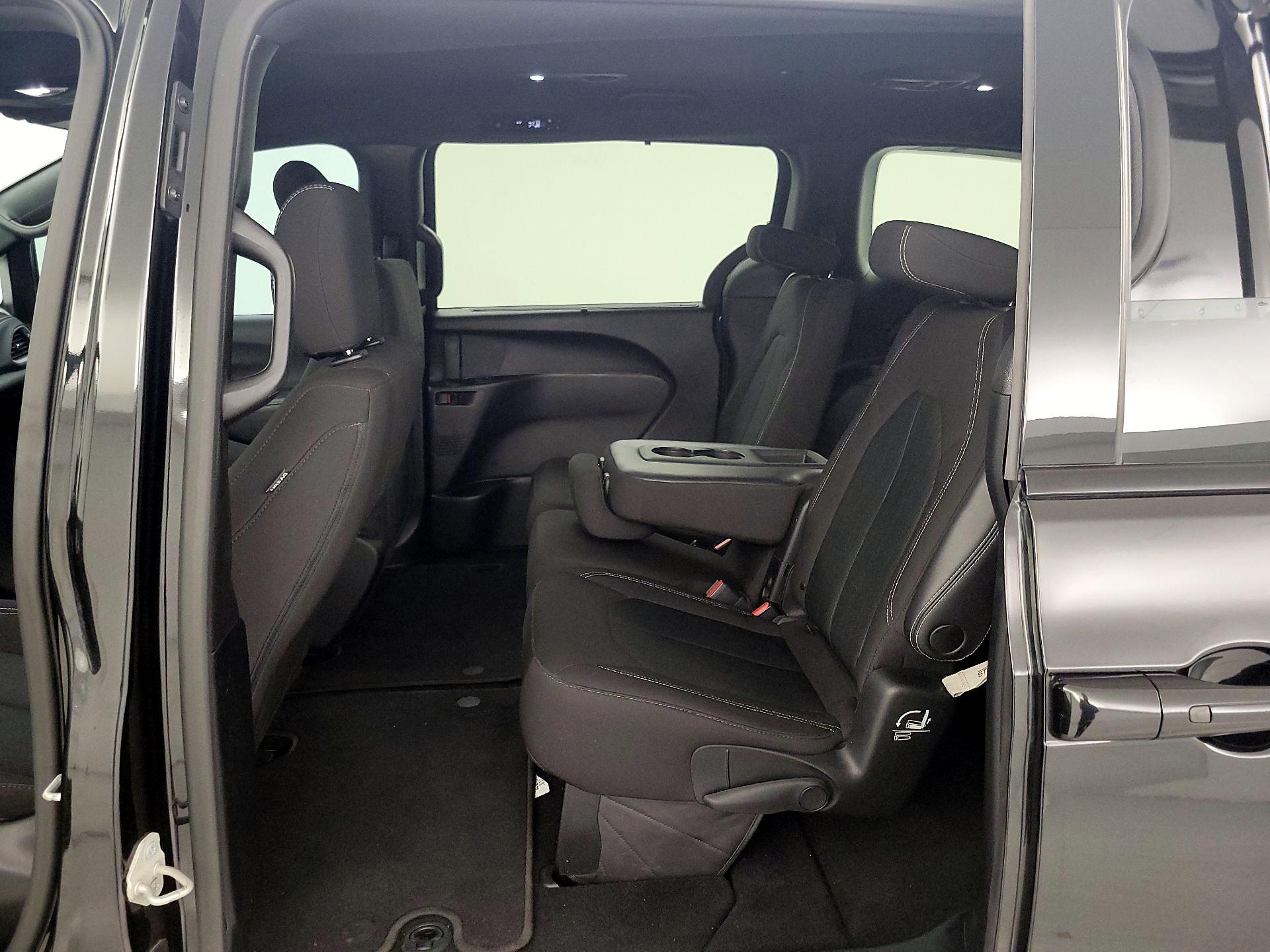 Thumbnail: 2021 Chrysler Pacifica - 19