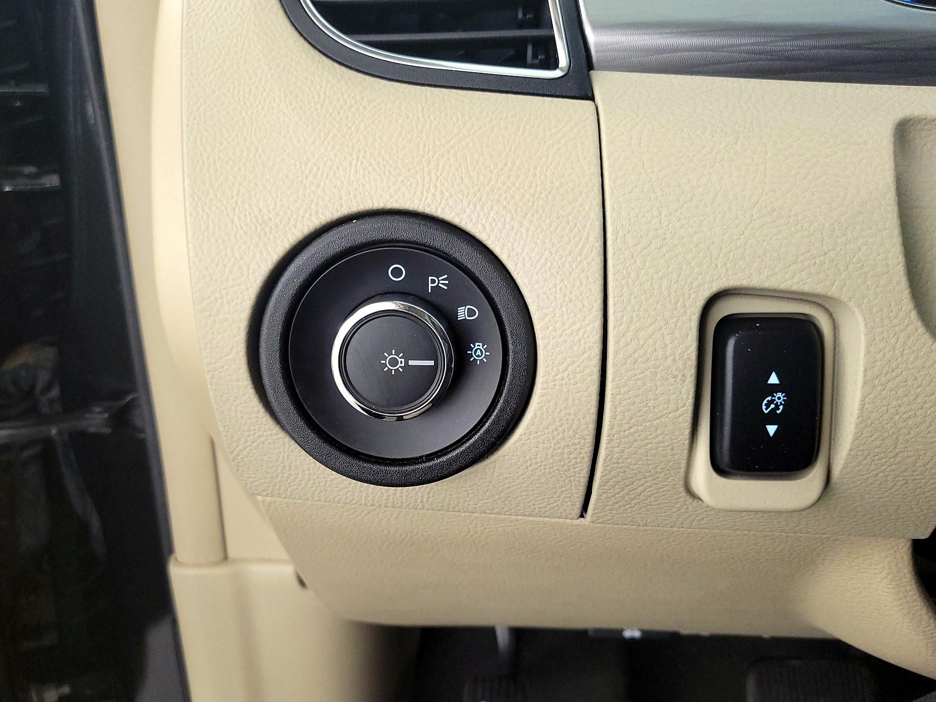 Thumbnail: 2014 Ford Taurus - 13