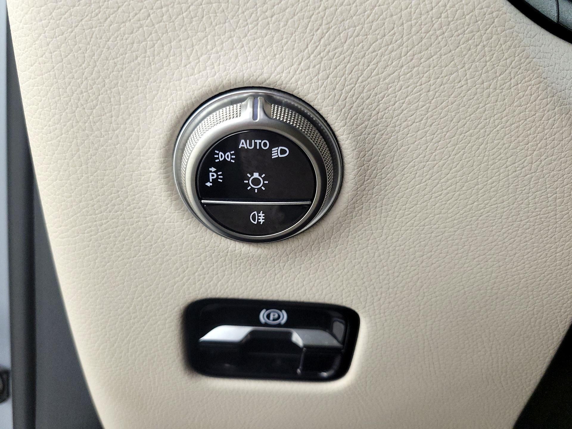 Thumbnail: 2025 Mercedes-Benz GLC - 13