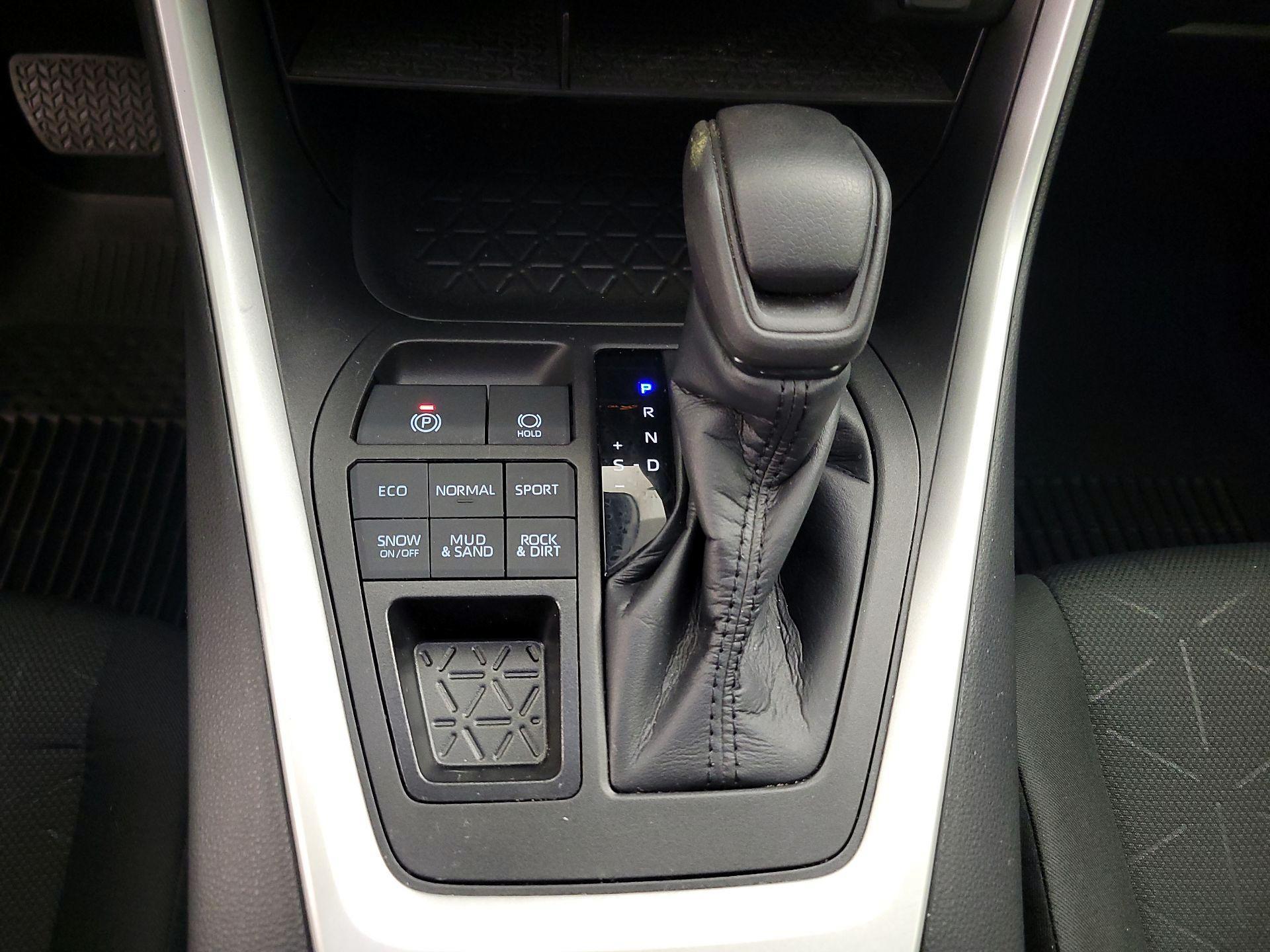 Thumbnail: 2023 Toyota RAV4 - 17