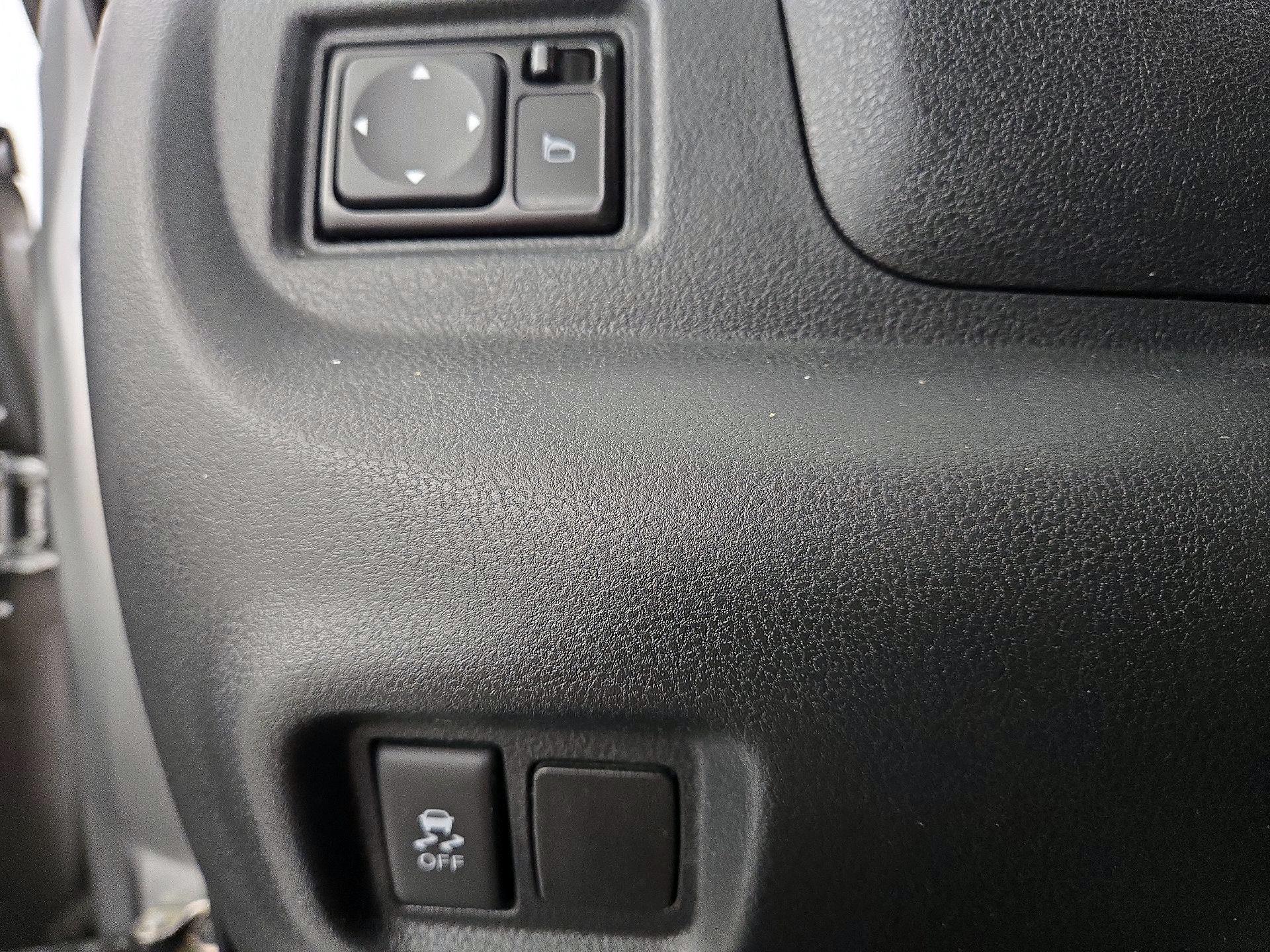 Thumbnail: 2015 Nissan Versa Note - 13