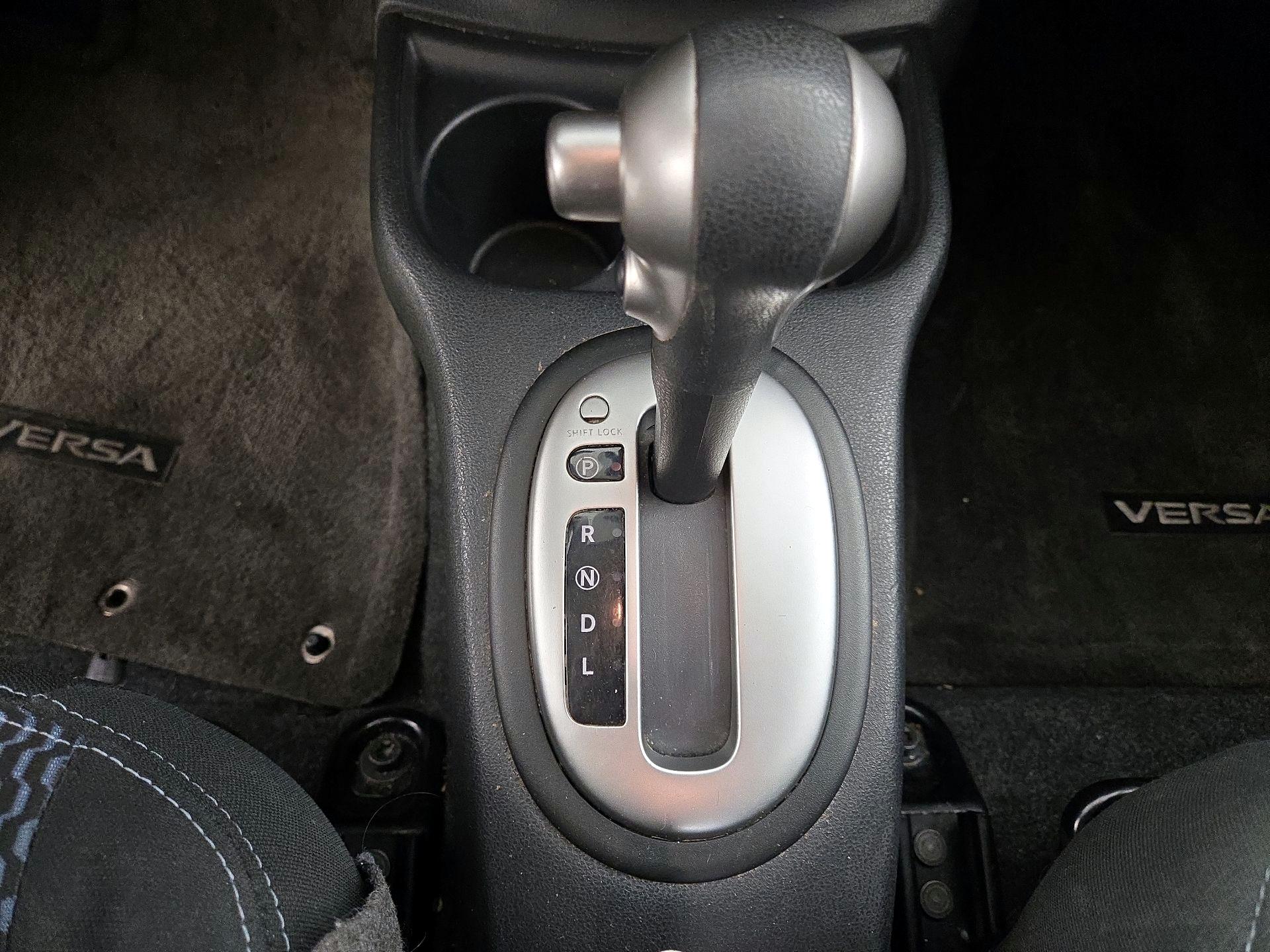 Thumbnail: 2015 Nissan Versa Note - 16