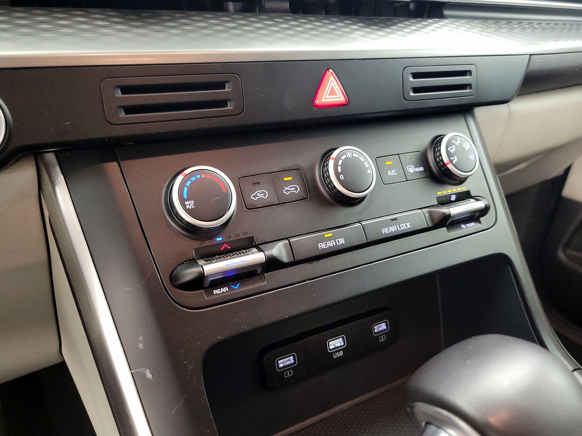 Thumbnail: 2022 Kia Carnival - 16