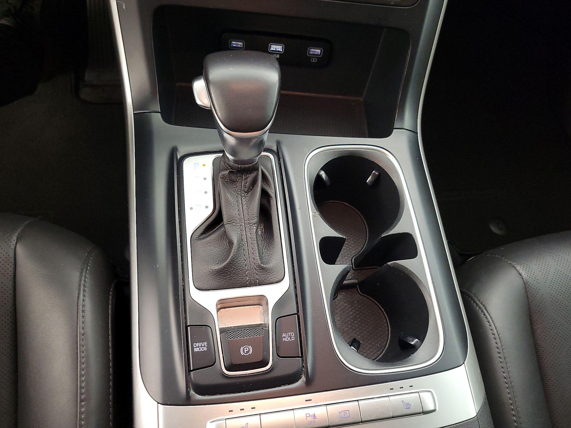 Thumbnail: 2022 Kia Carnival - 17