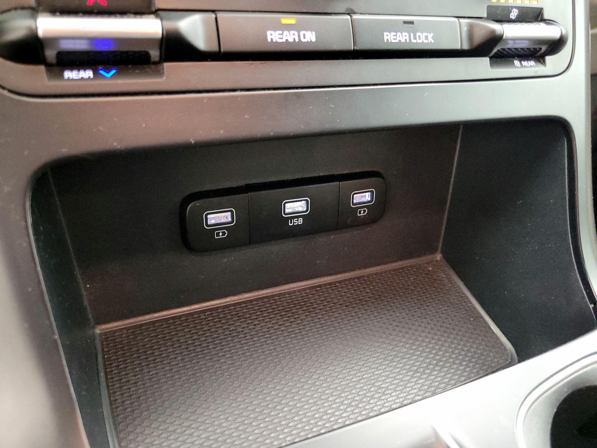 Thumbnail: 2022 Kia Carnival - 18