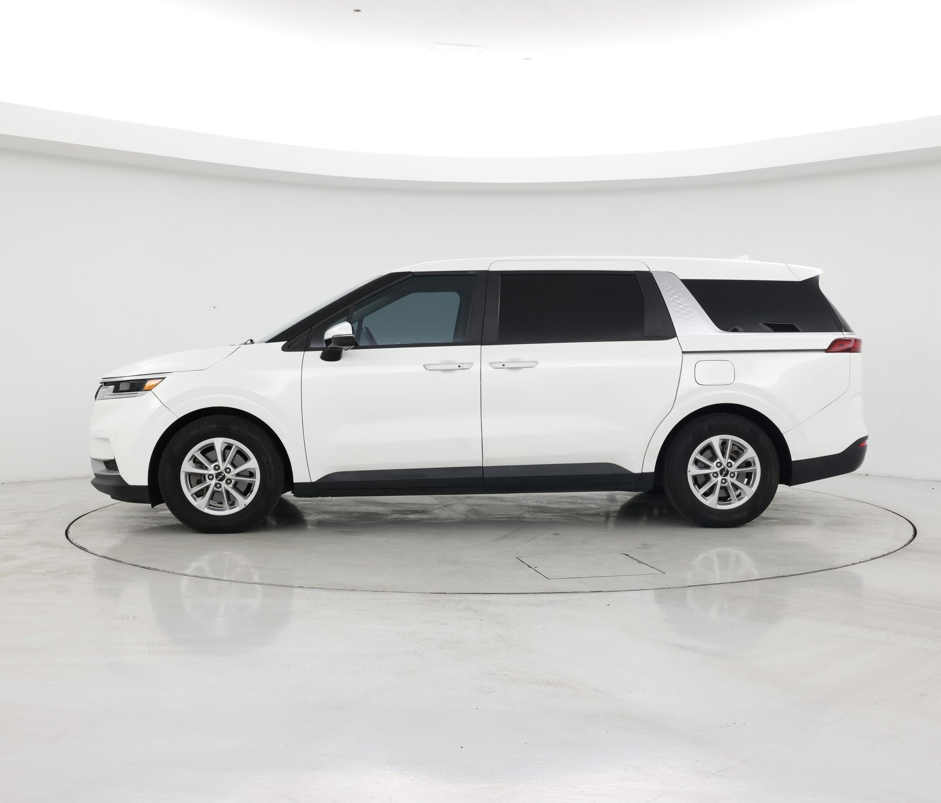 Thumbnail: 2022 Kia Carnival - 3