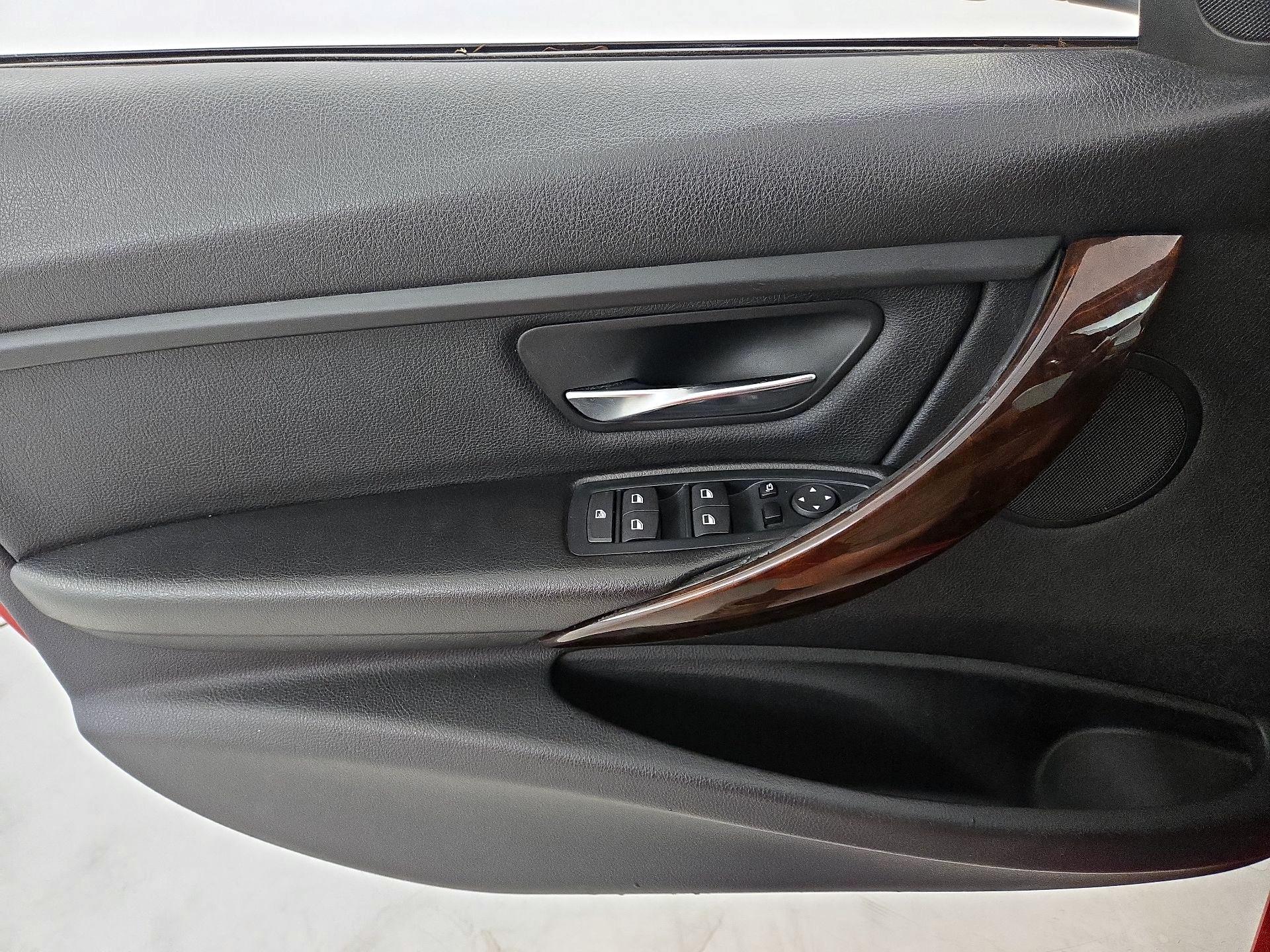 Thumbnail: 2015 BMW 3 Series - 12