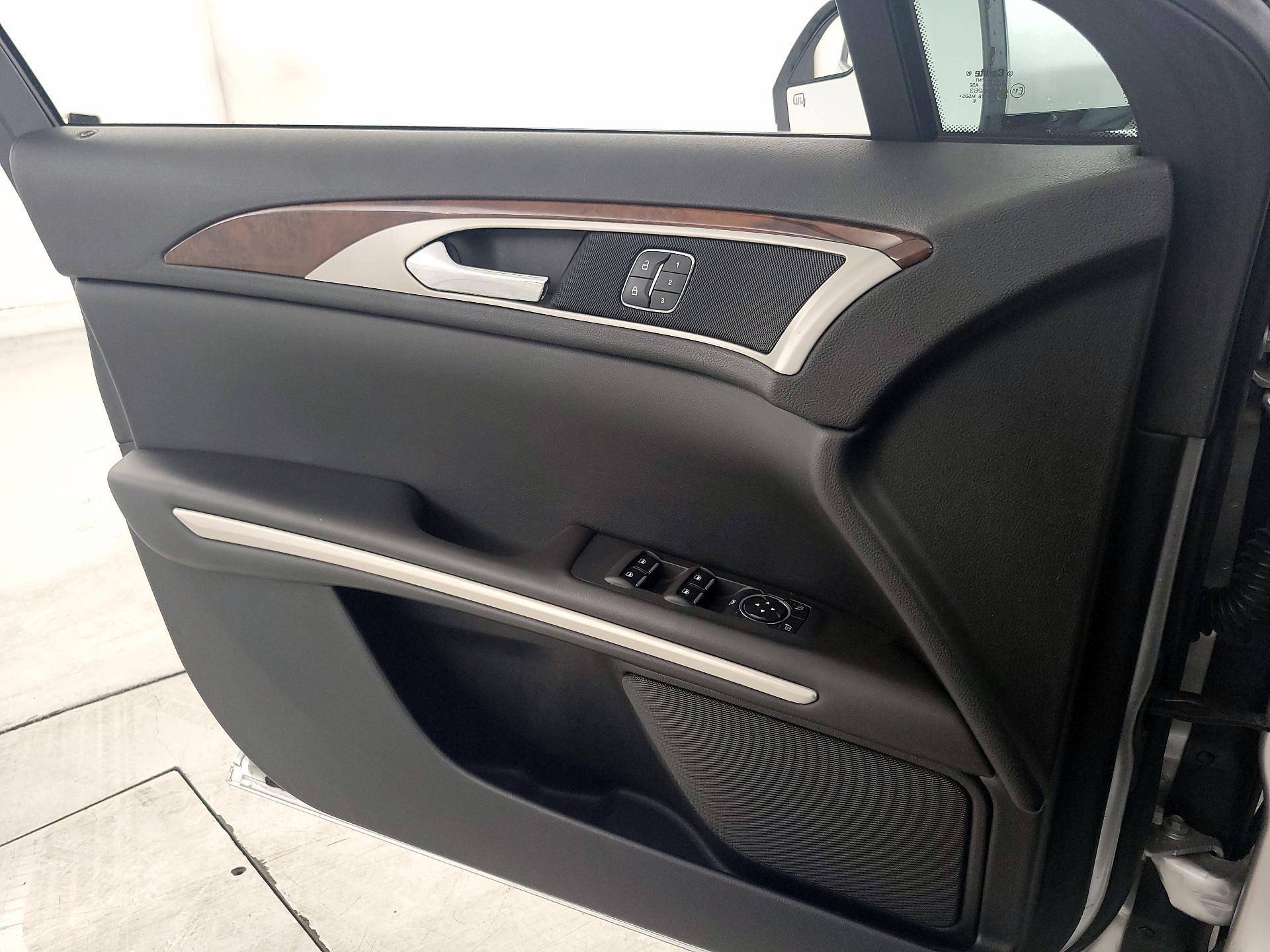 Thumbnail: 2014 Lincoln MKZ - 12