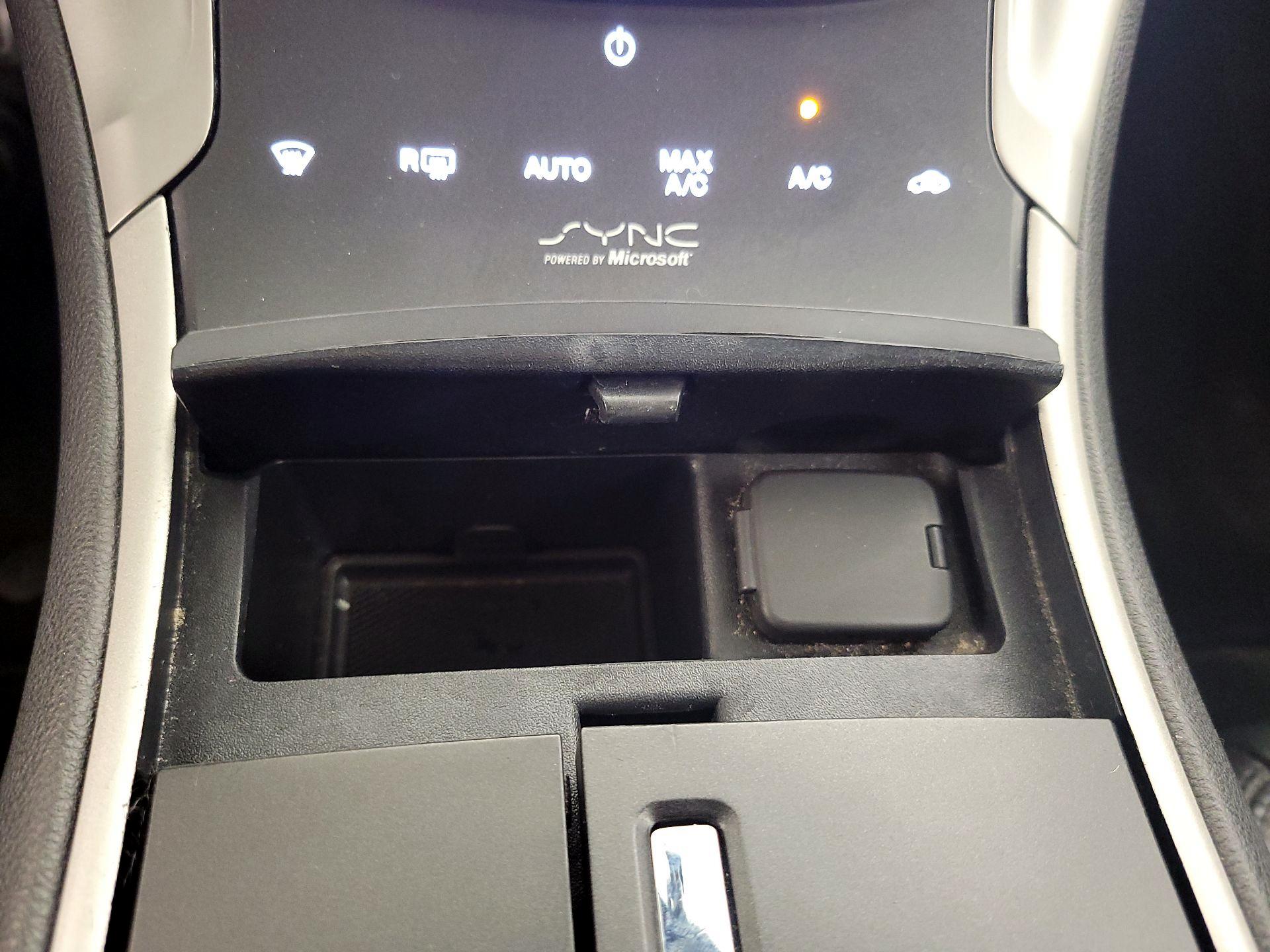 Thumbnail: 2014 Lincoln MKZ - 17