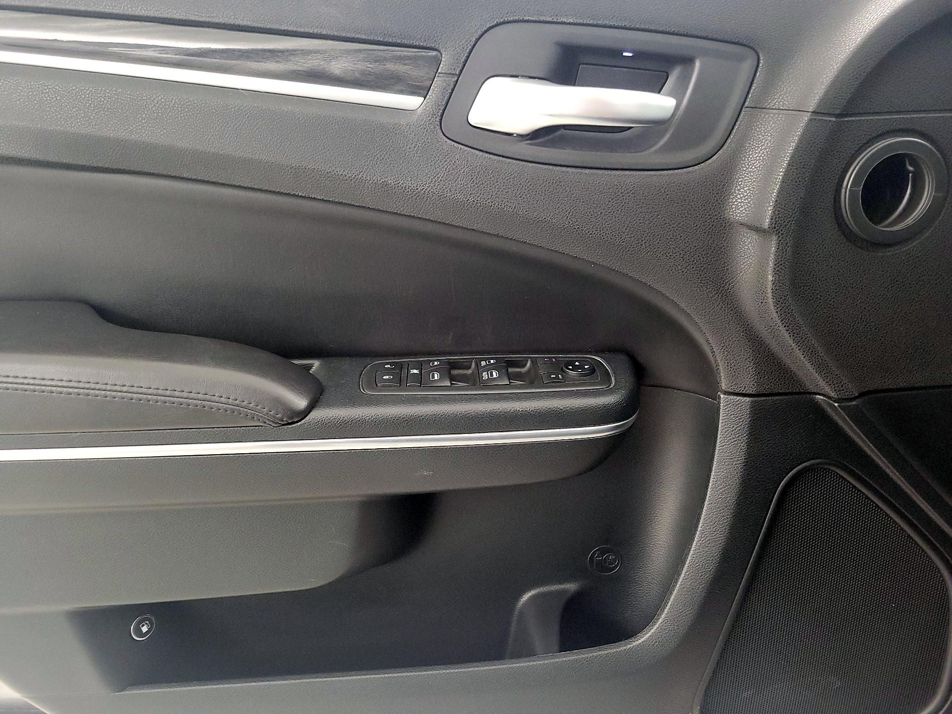 Thumbnail: 2018 Chrysler 300 - 12