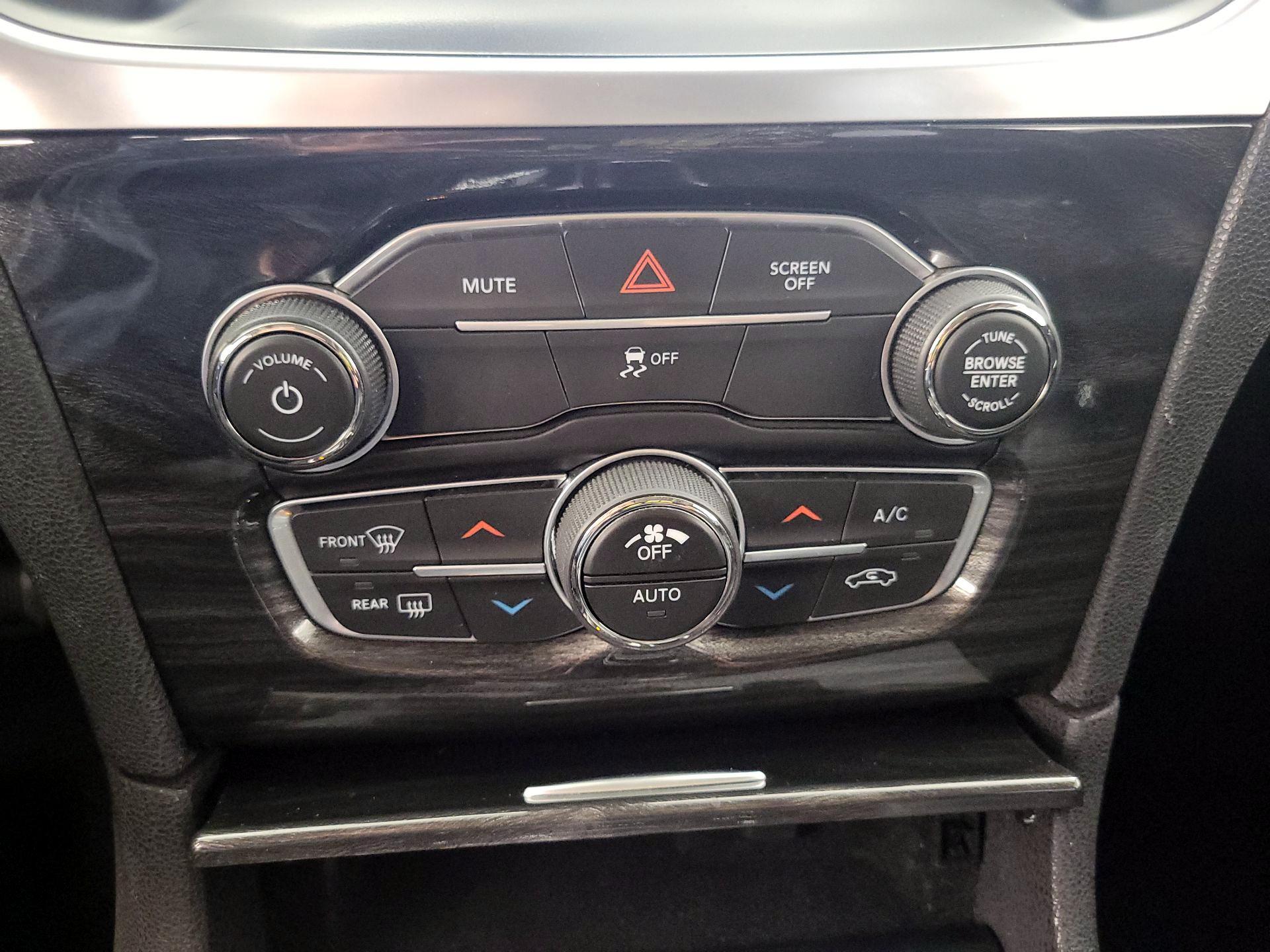 Thumbnail: 2018 Chrysler 300 - 17