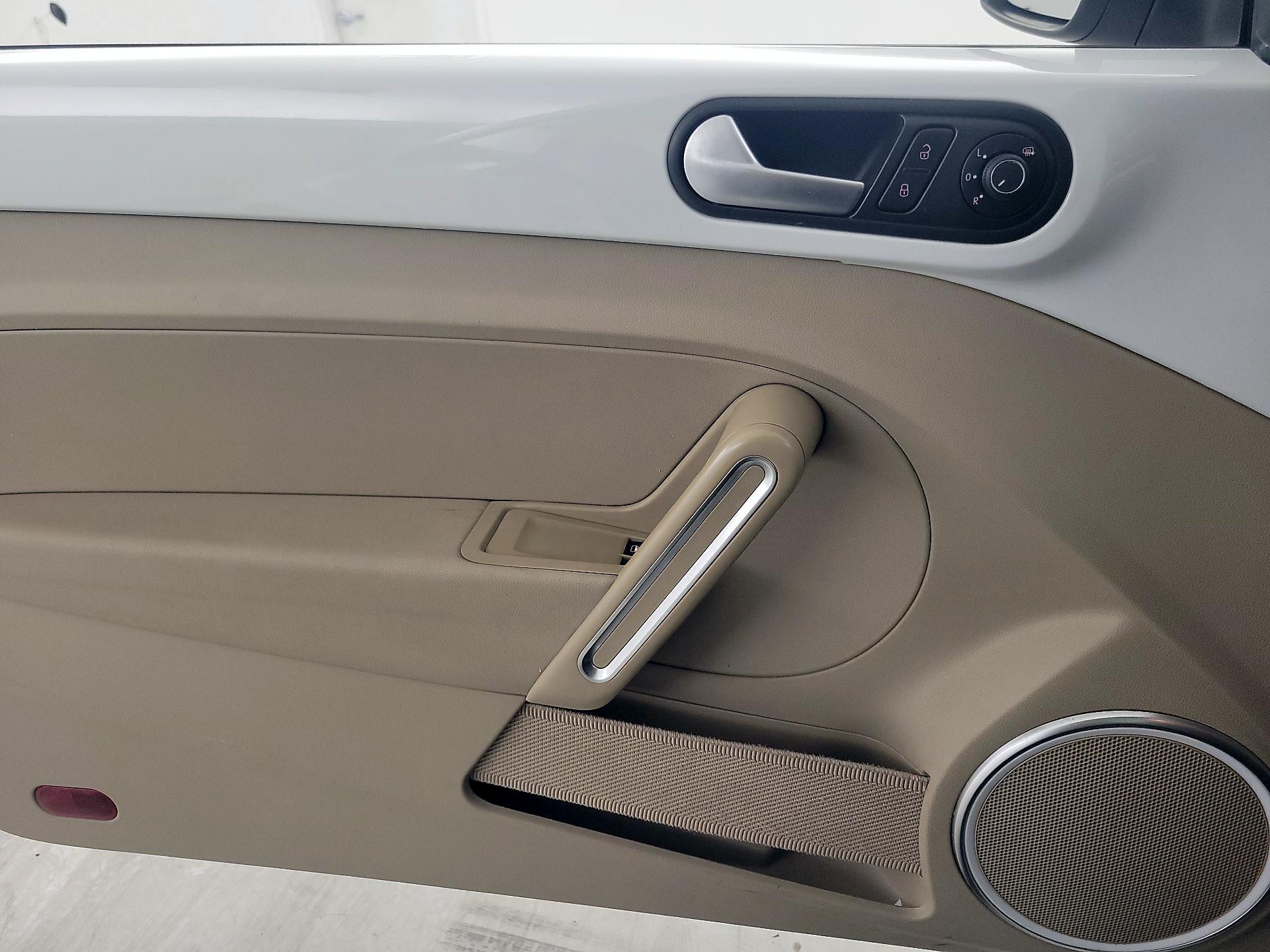 Thumbnail: 2016 Volkswagen Beetle - 12