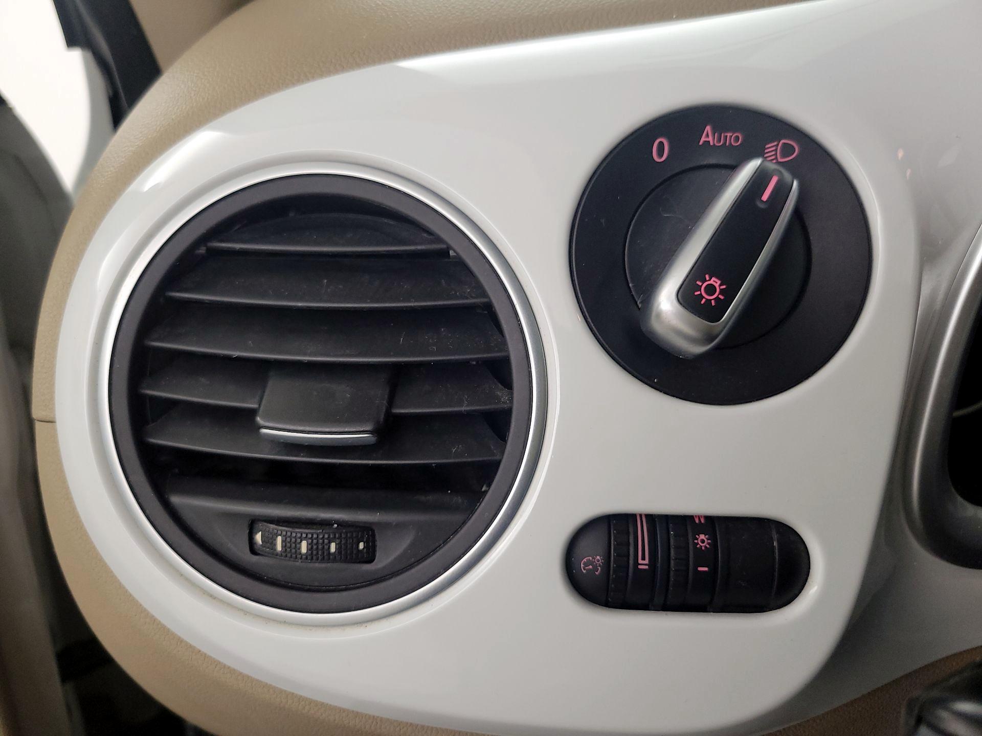 Thumbnail: 2016 Volkswagen Beetle - 13