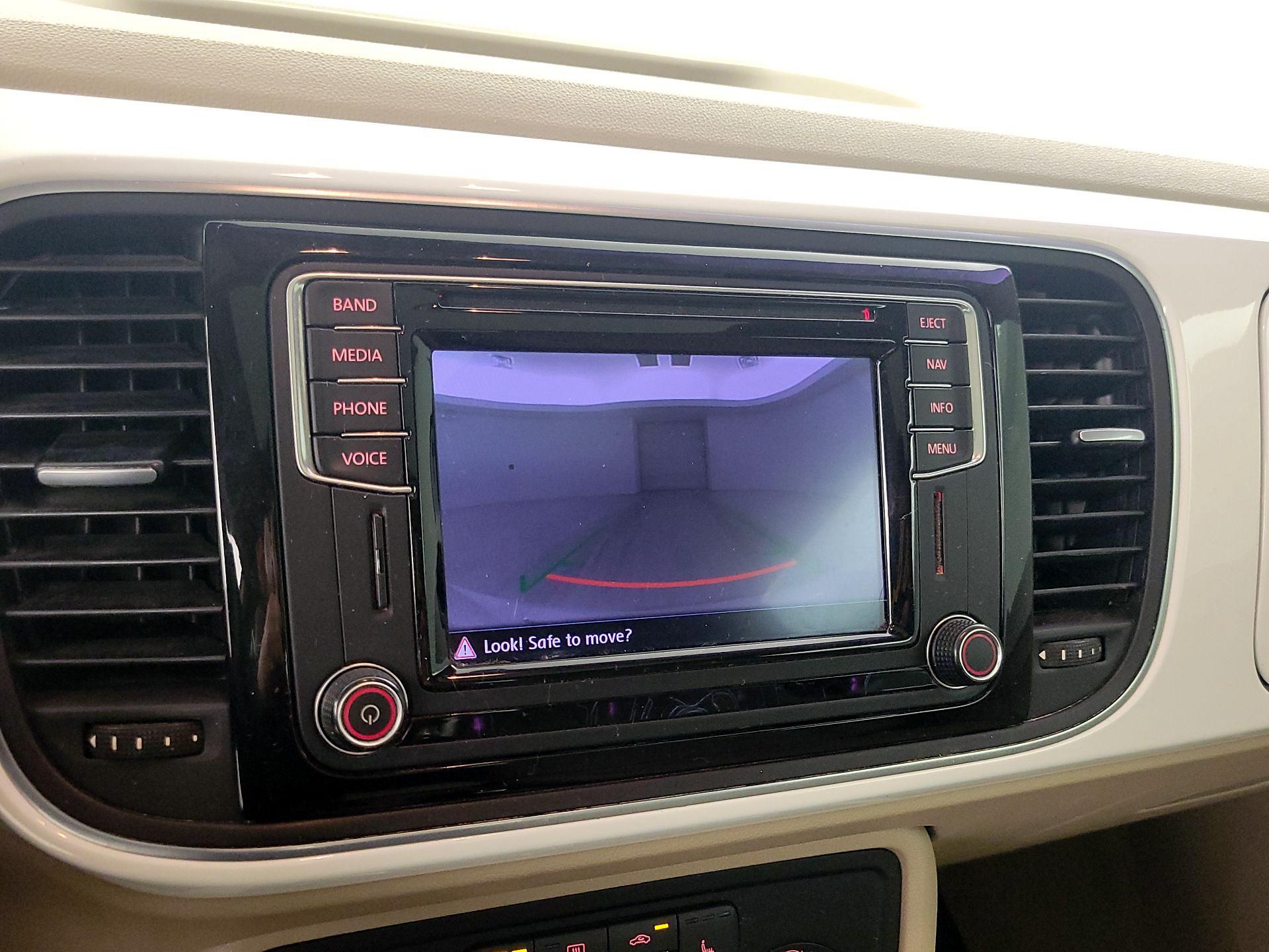 Thumbnail: 2016 Volkswagen Beetle - 15