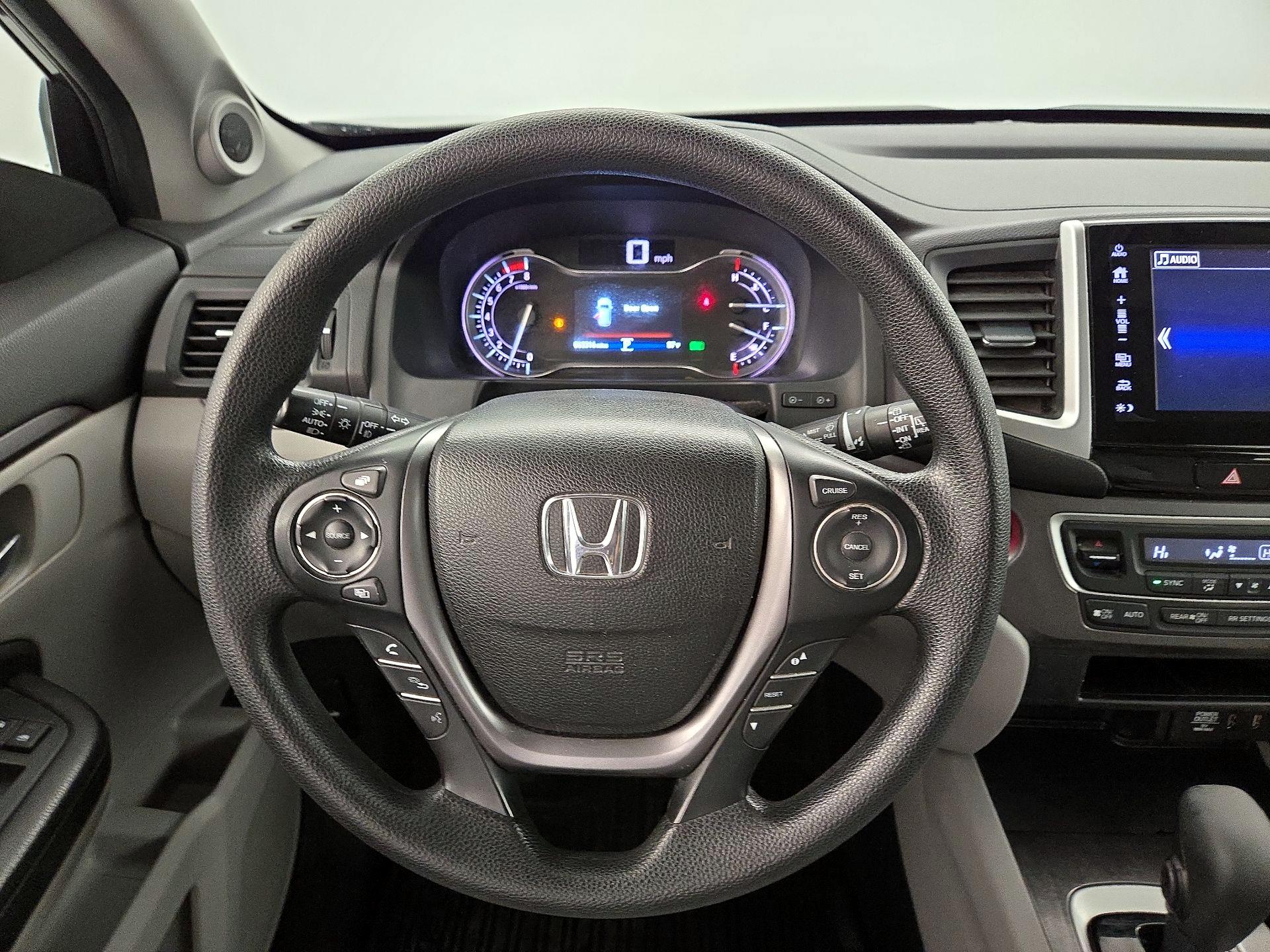 Thumbnail: 2017 Honda Pilot - 10