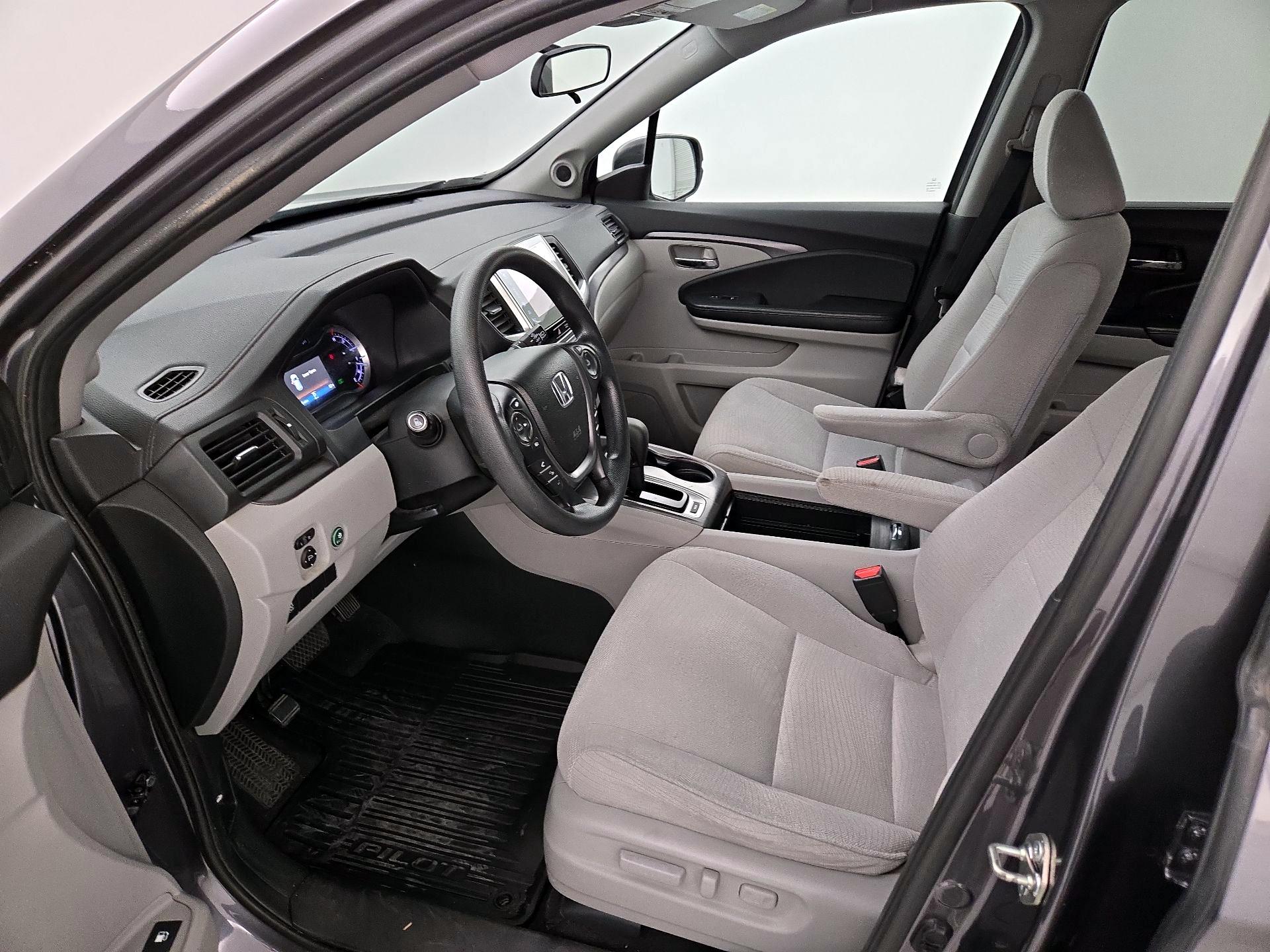 Thumbnail: 2017 Honda Pilot - 11