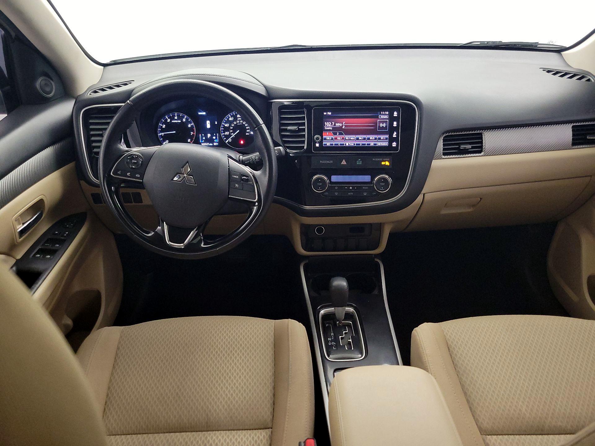 Thumbnail: 2017 Mitsubishi Outlander - 9