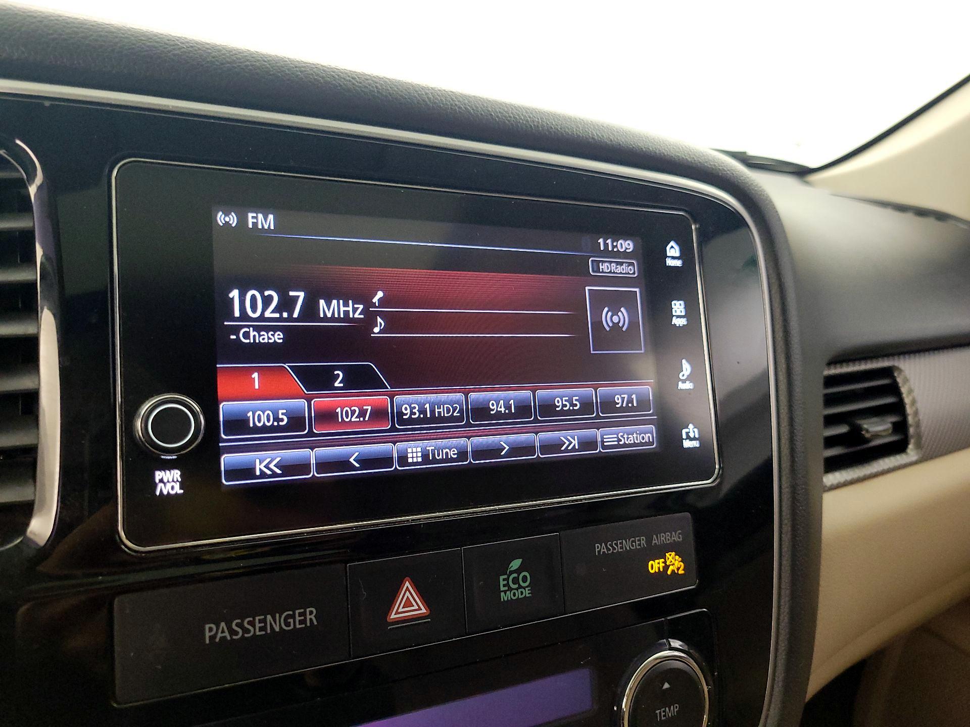 Thumbnail: 2017 Mitsubishi Outlander - 14