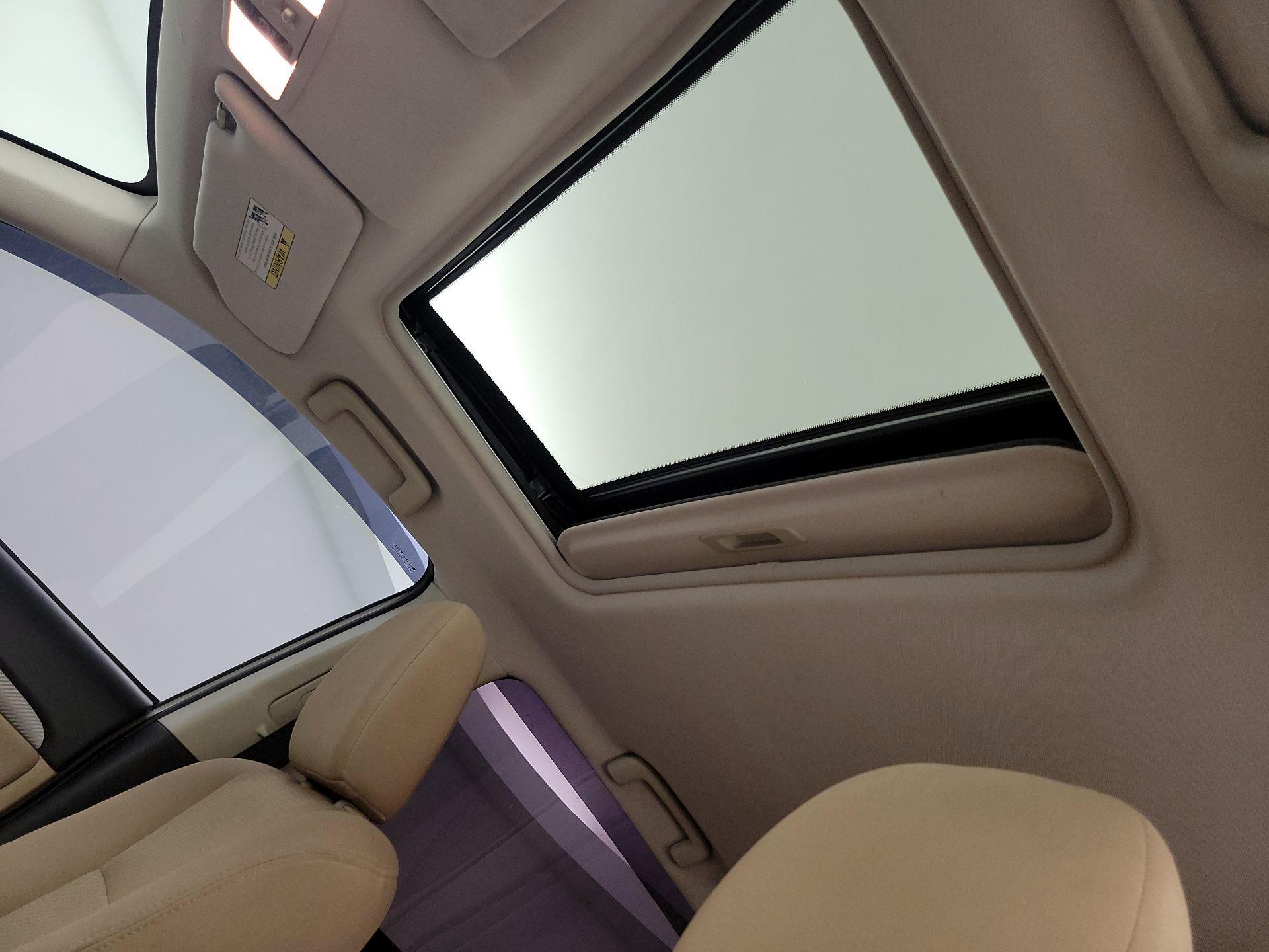 Thumbnail: 2017 Mitsubishi Outlander - 17