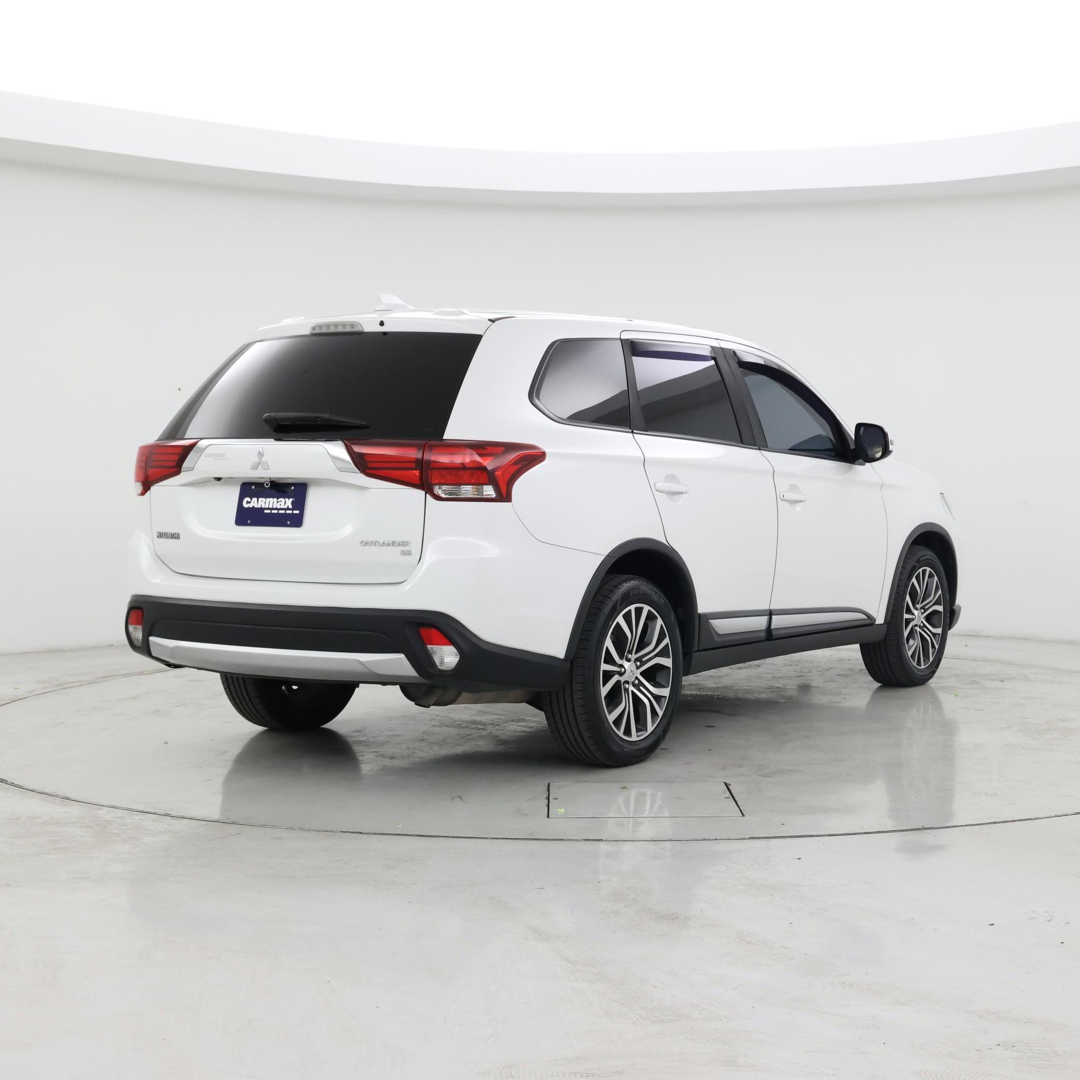 Thumbnail: 2017 Mitsubishi Outlander - 8
