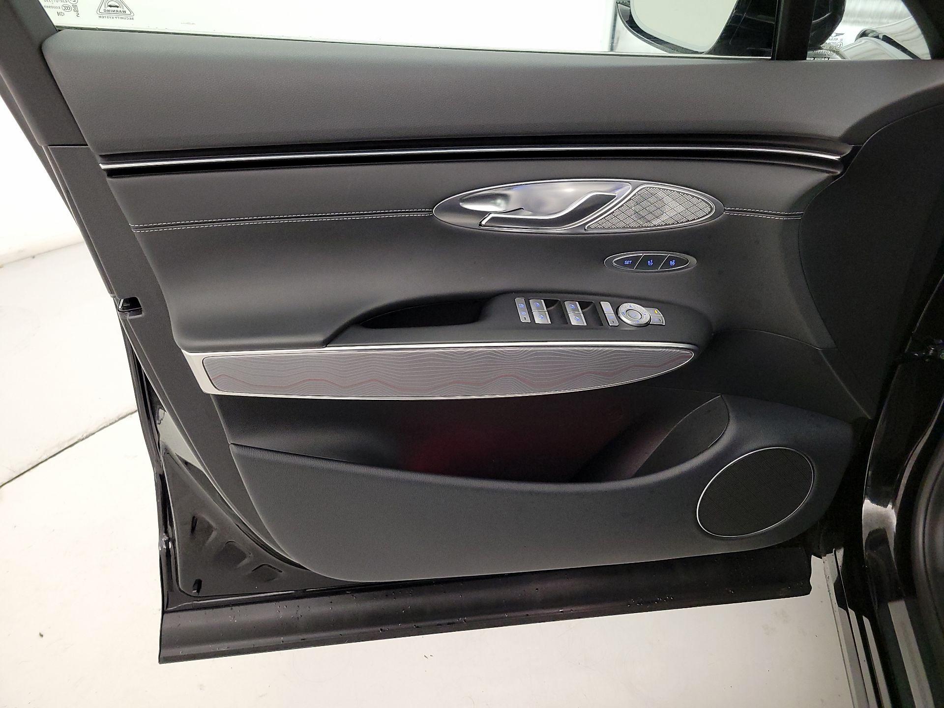 Thumbnail: 2025 Genesis GV70 - 12