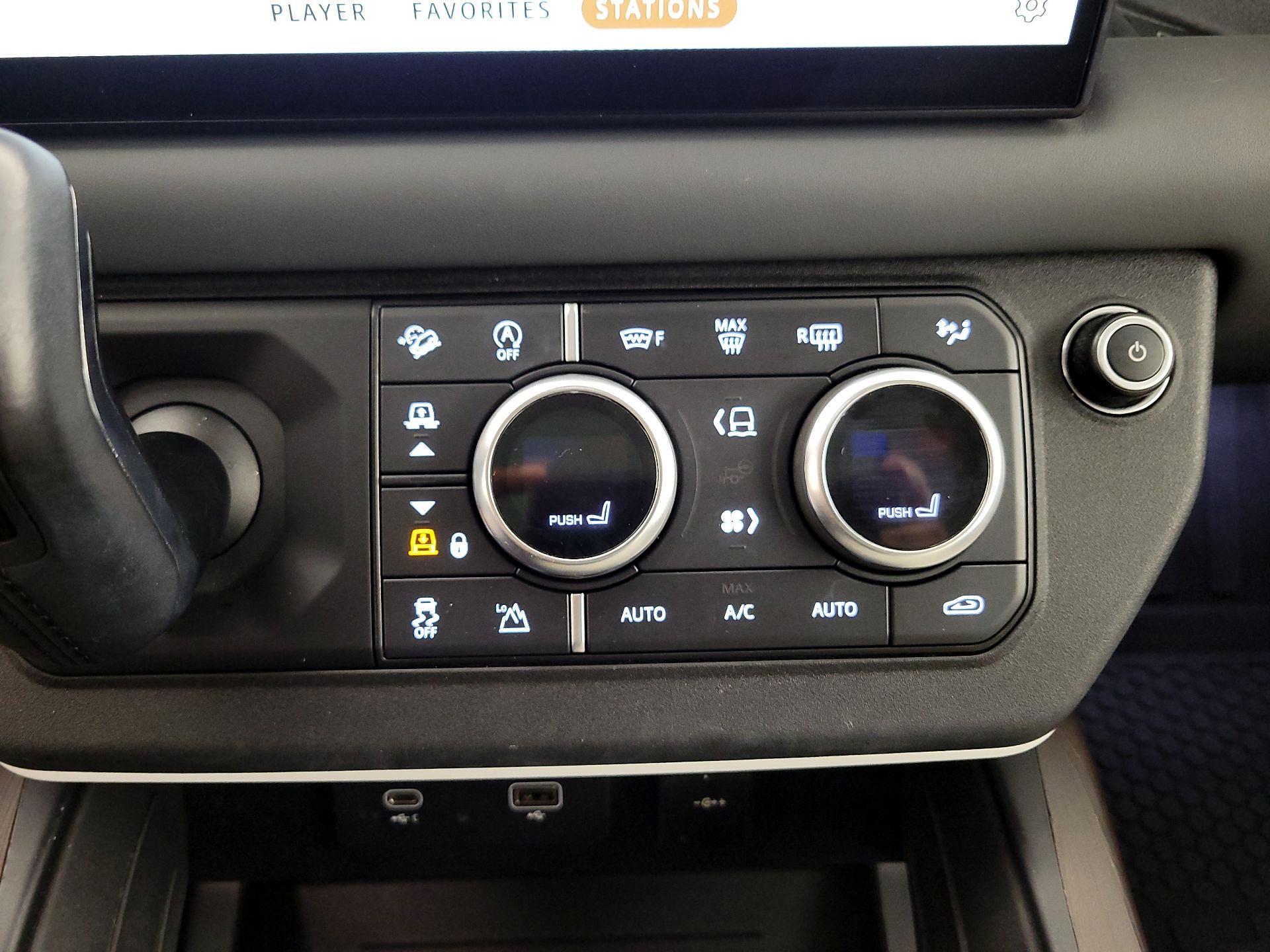 Thumbnail: 2023 Land Rover Defender - 17