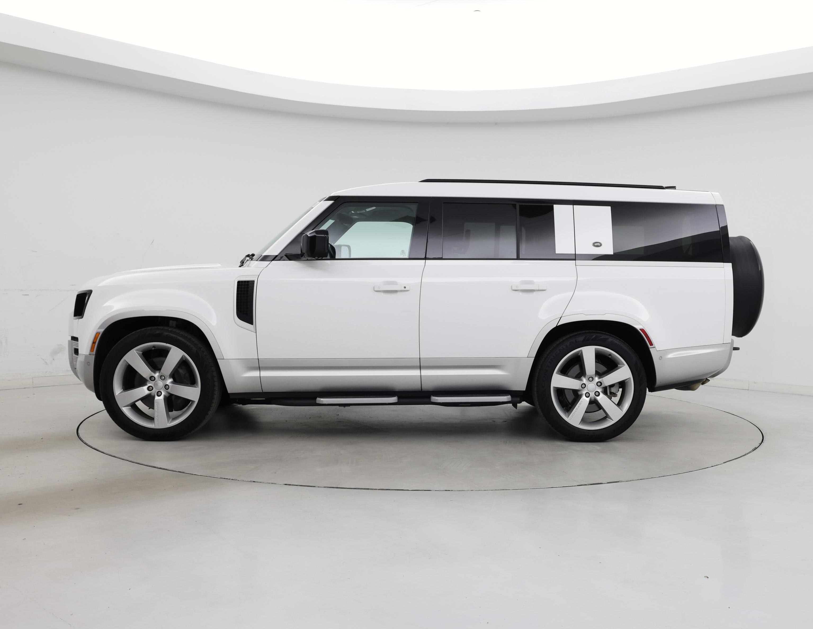 Thumbnail: 2023 Land Rover Defender - 3