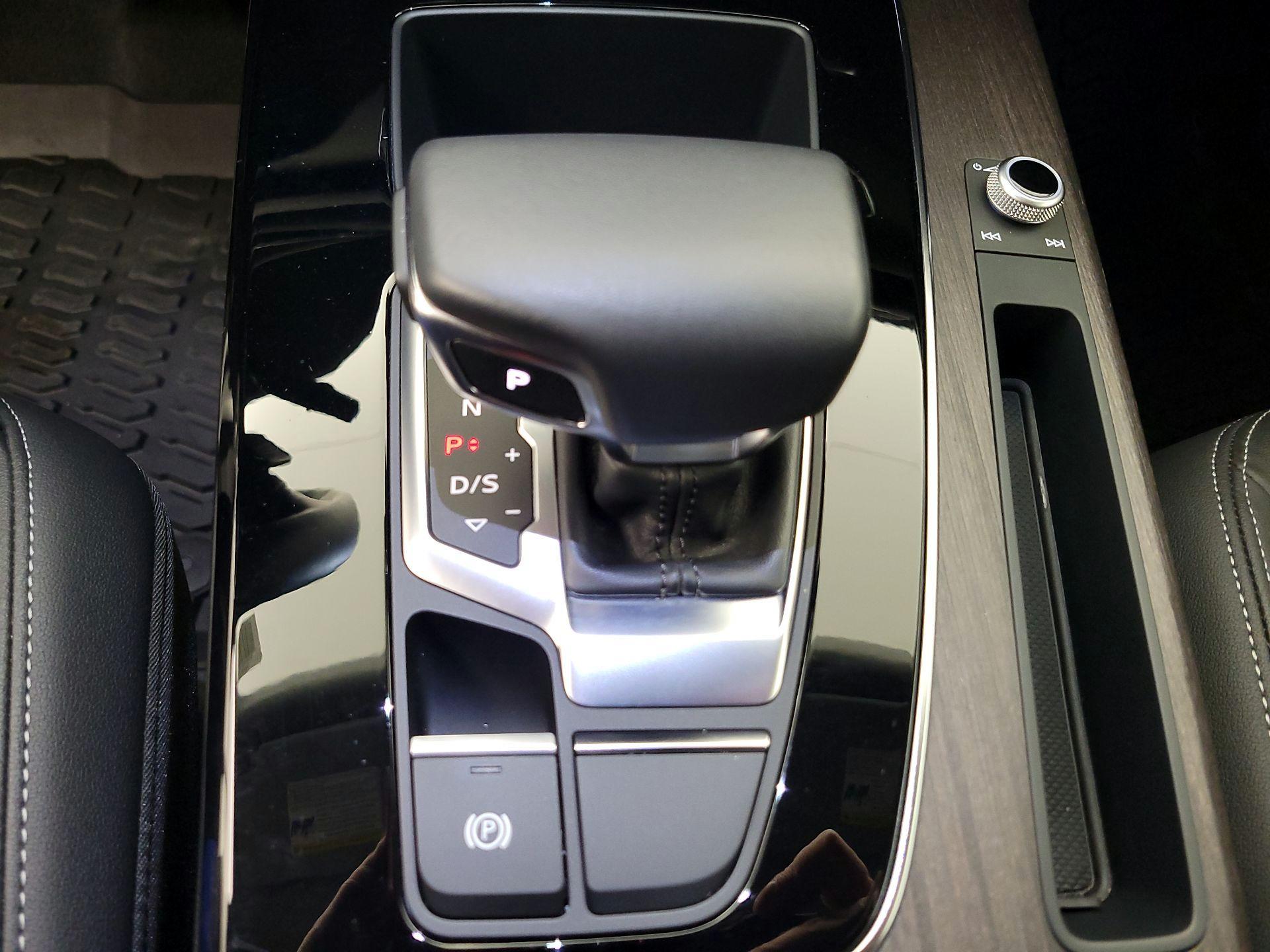 Thumbnail: 2023 Audi Q5 - 17